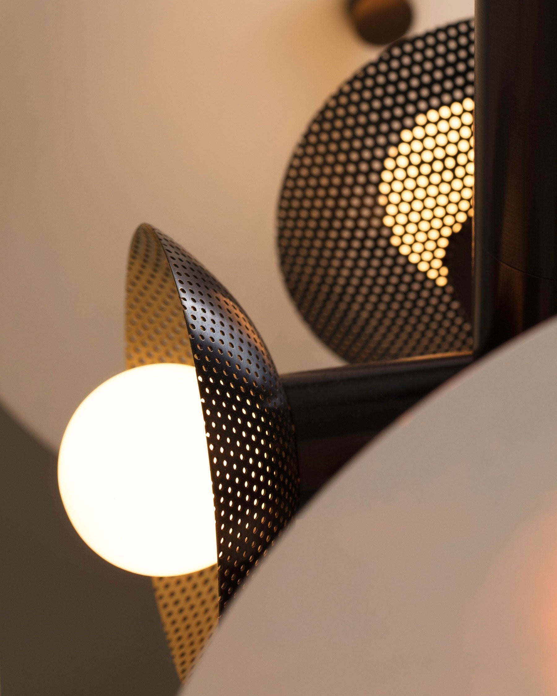 Aperture Art Pendant Lamp 16.5