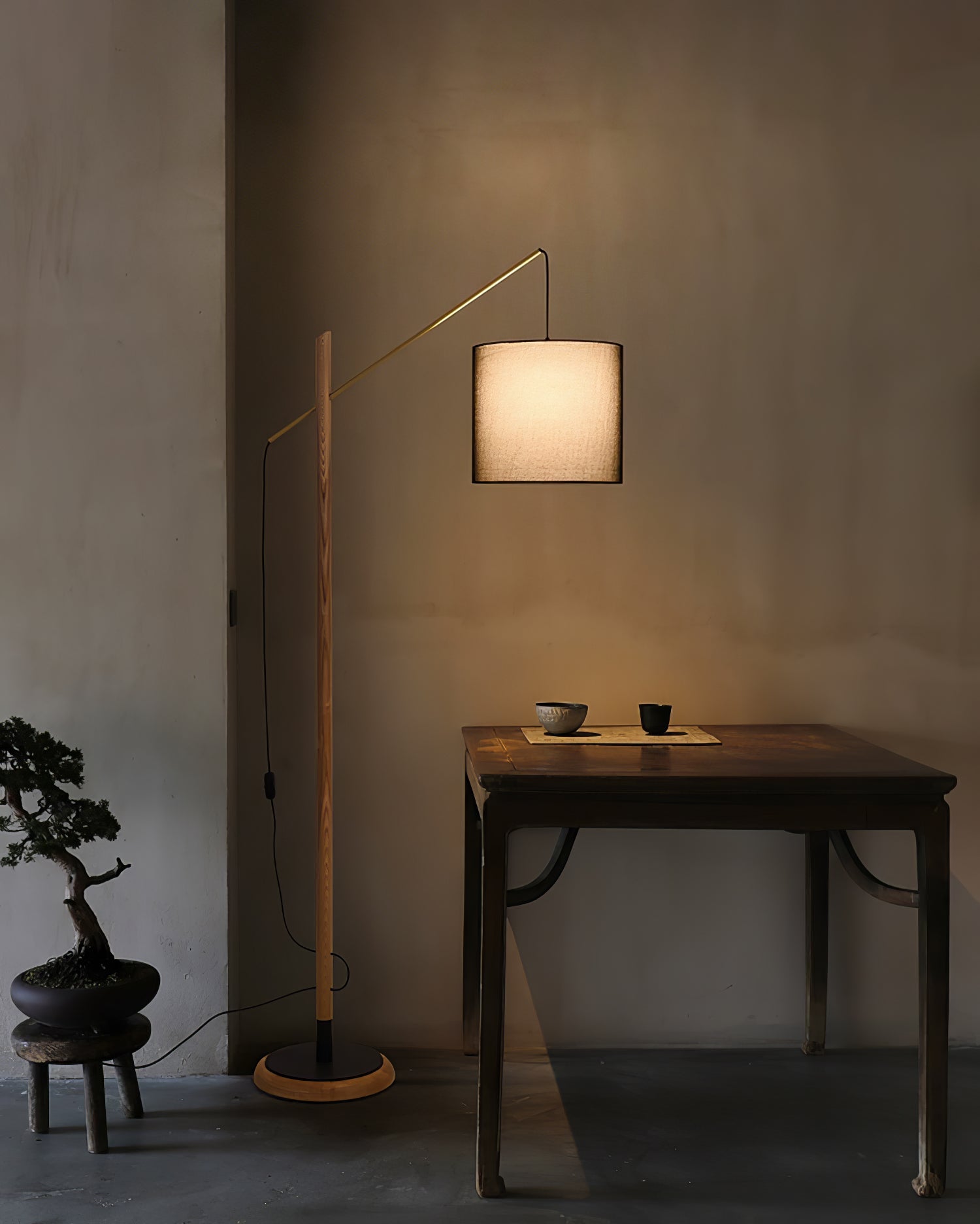 Archer Floor Lamp detail view 28