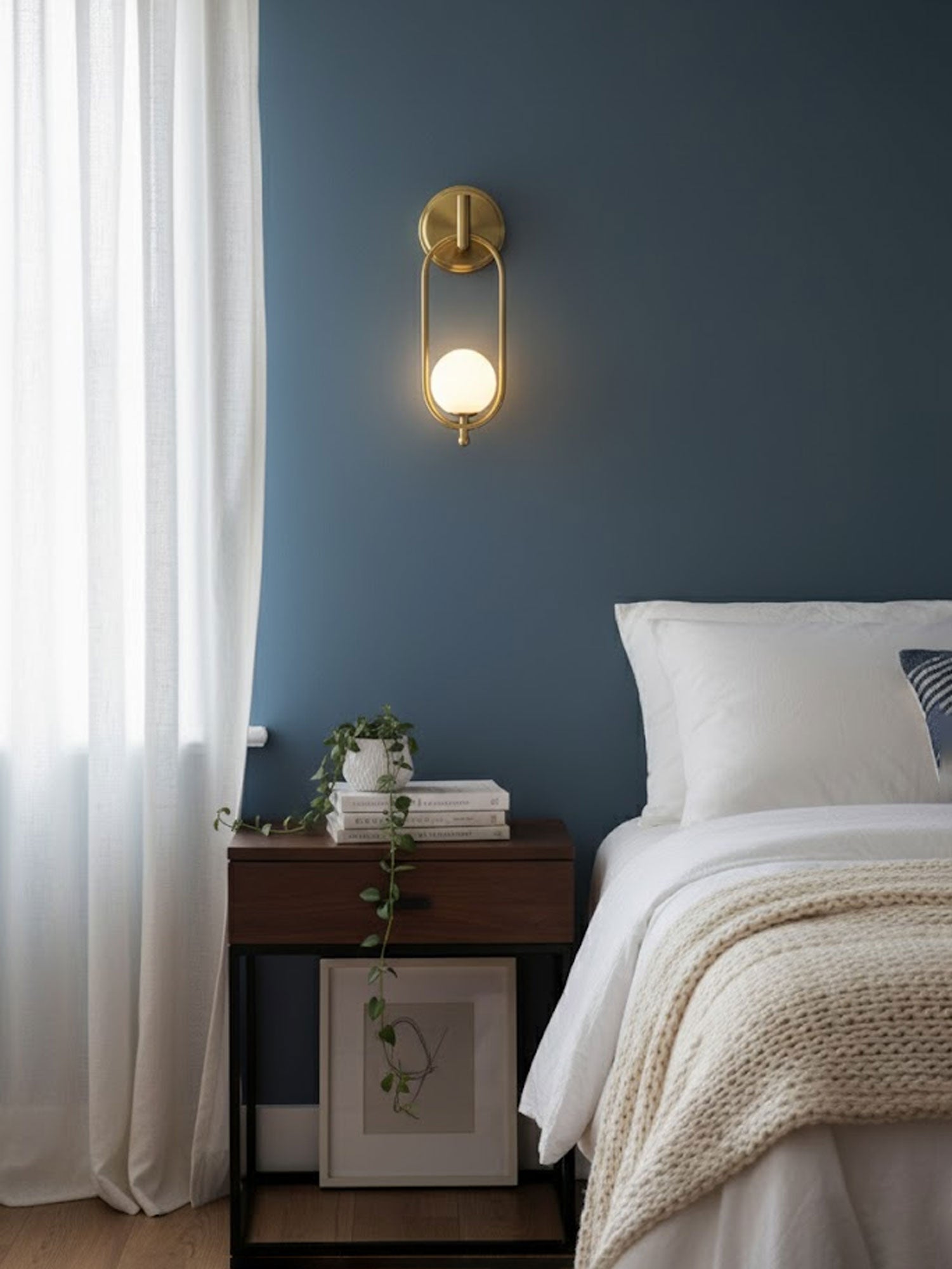 Aurea Brass Wall Light detail view 8