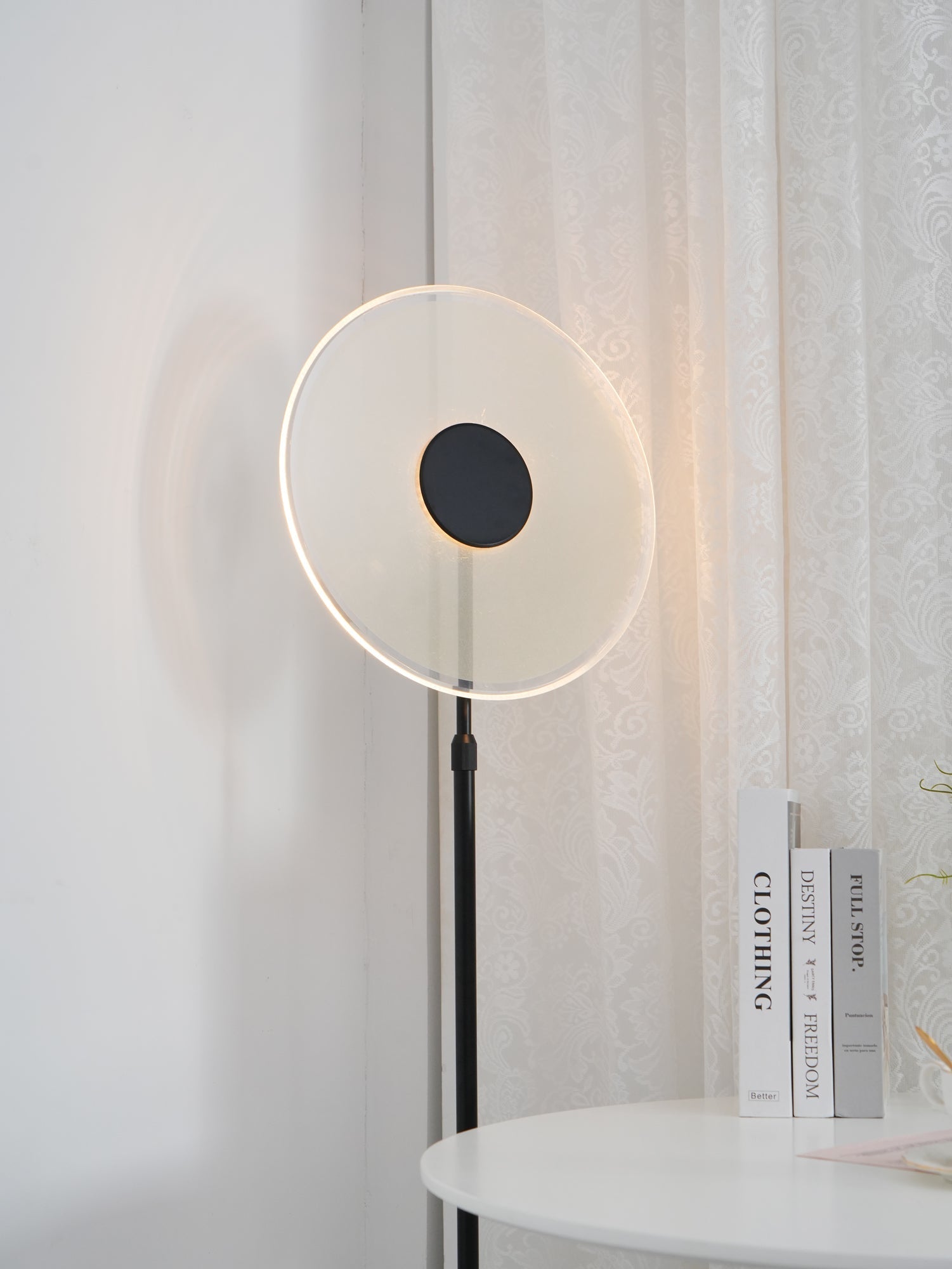 Lu x ora Floor Lamp