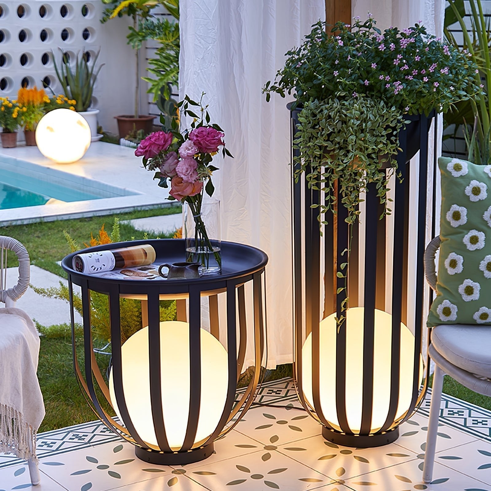Bols Garden Solar Outdoor Floor Lamp detail view 2