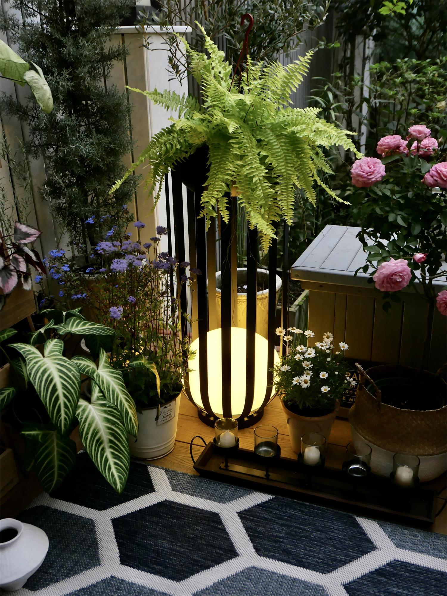 Bols Garden Solar Outdoor Floor Lamp detail view 23