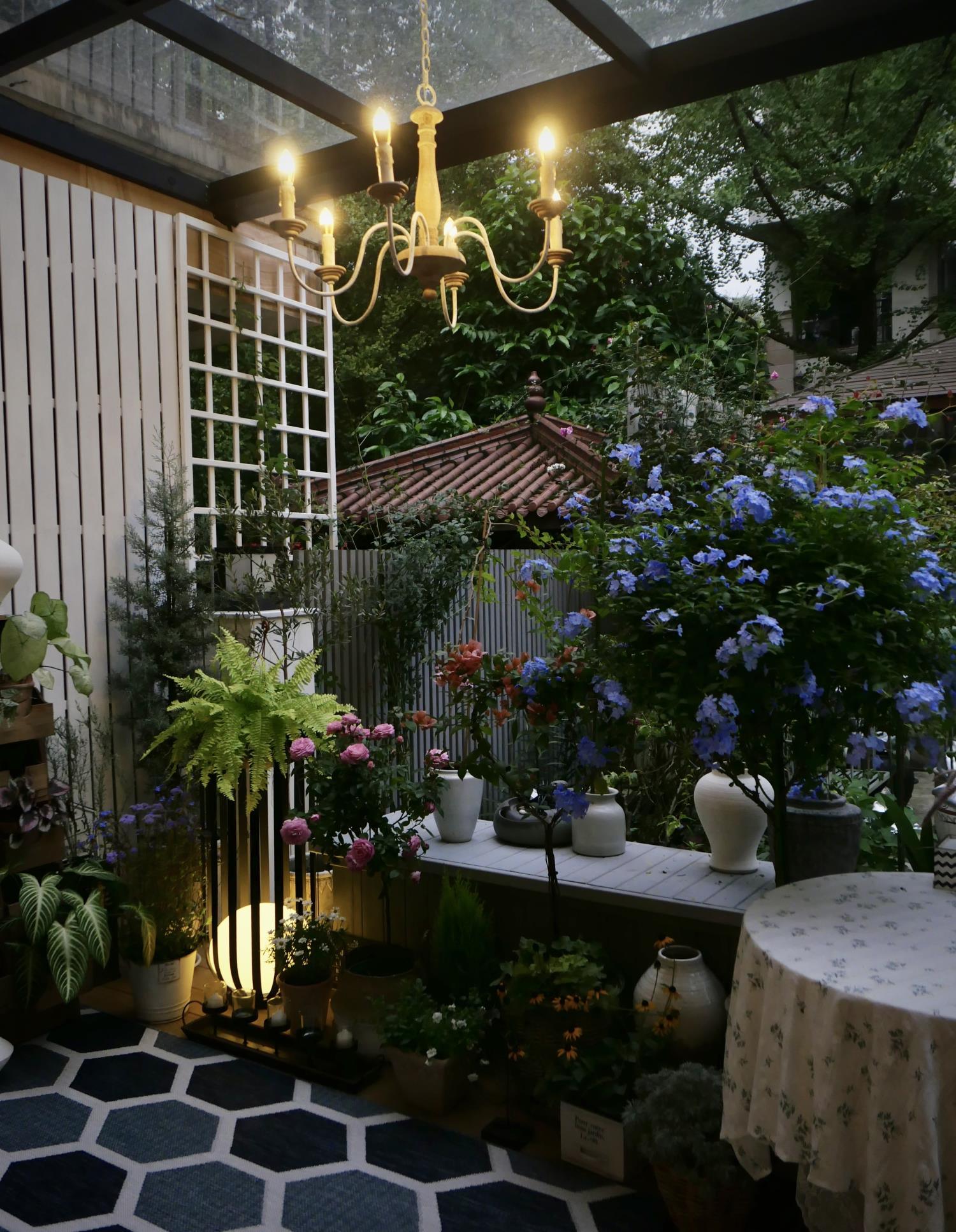 Bols Garden Solar Outdoor Floor Lamp detail view 29