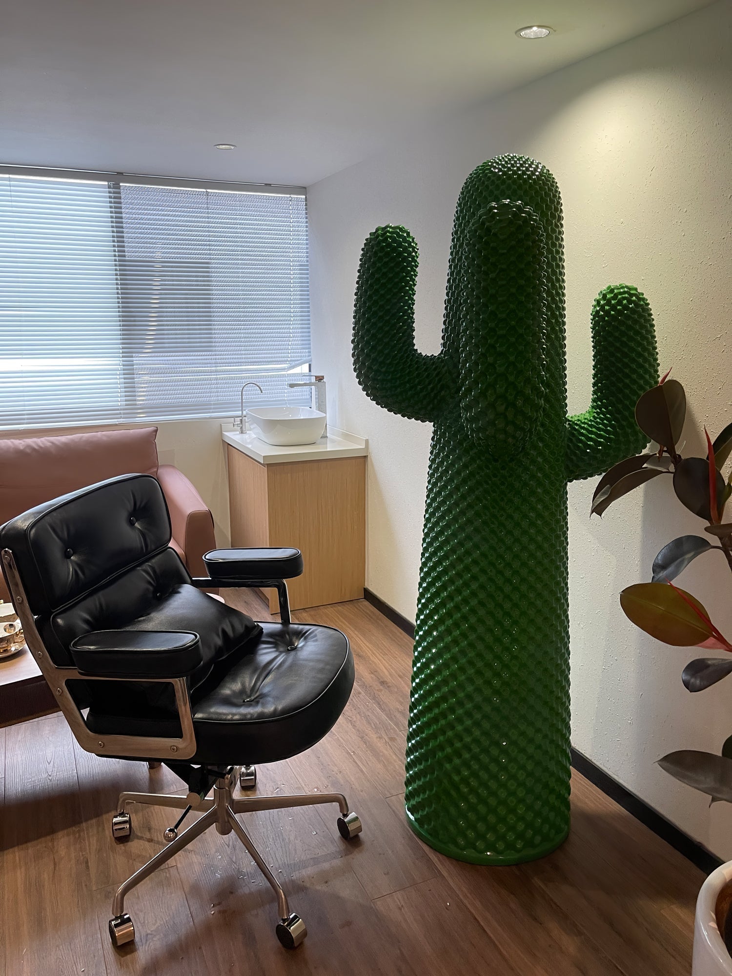 Mello Sculptural Portable Lamp Cactus Coat Rack