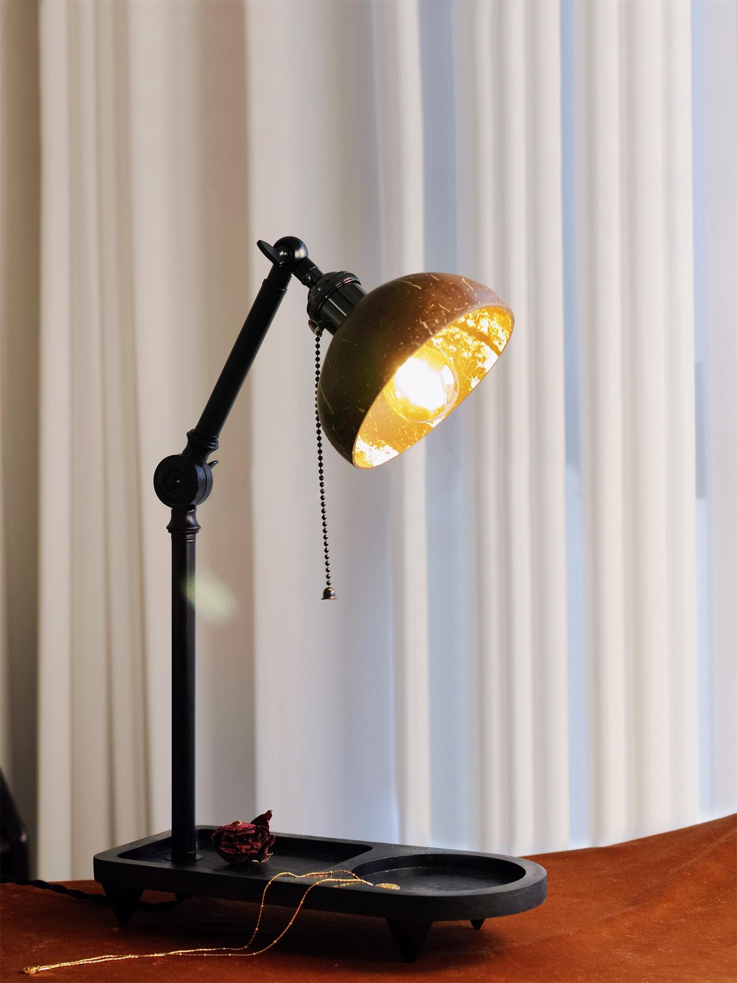 Christian Dell Table Lamp 5.1