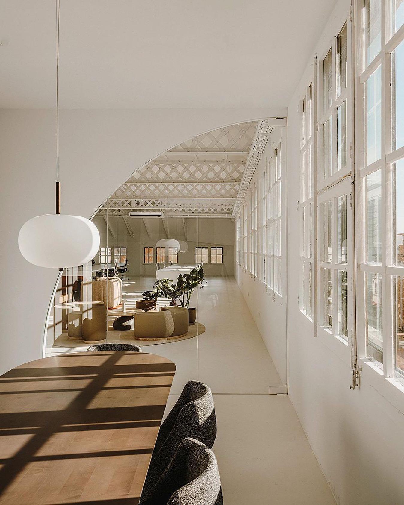 Ilargi Drop Light Pendant Light