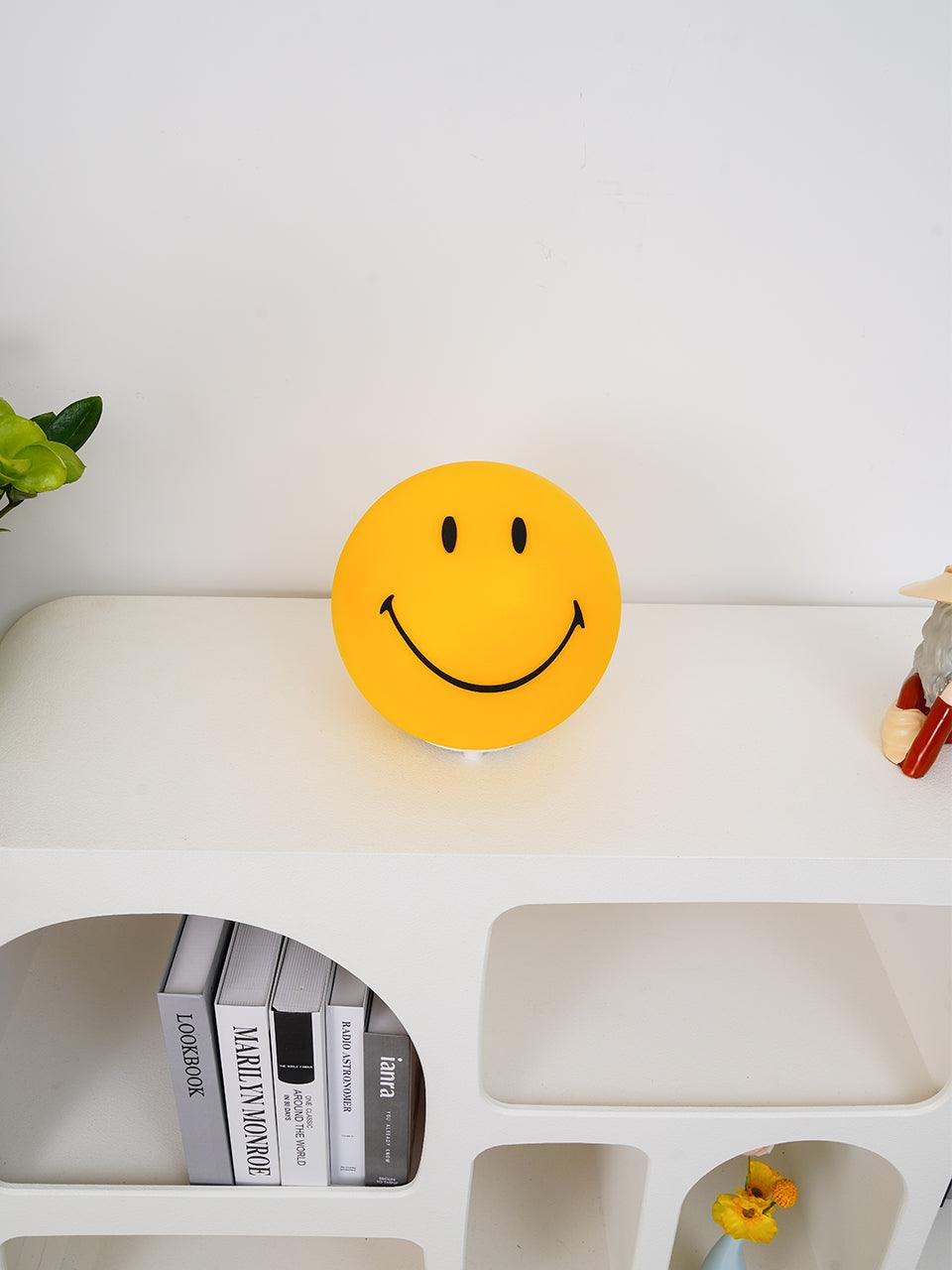 Smiling Reading Light Table Lamp detail view 22