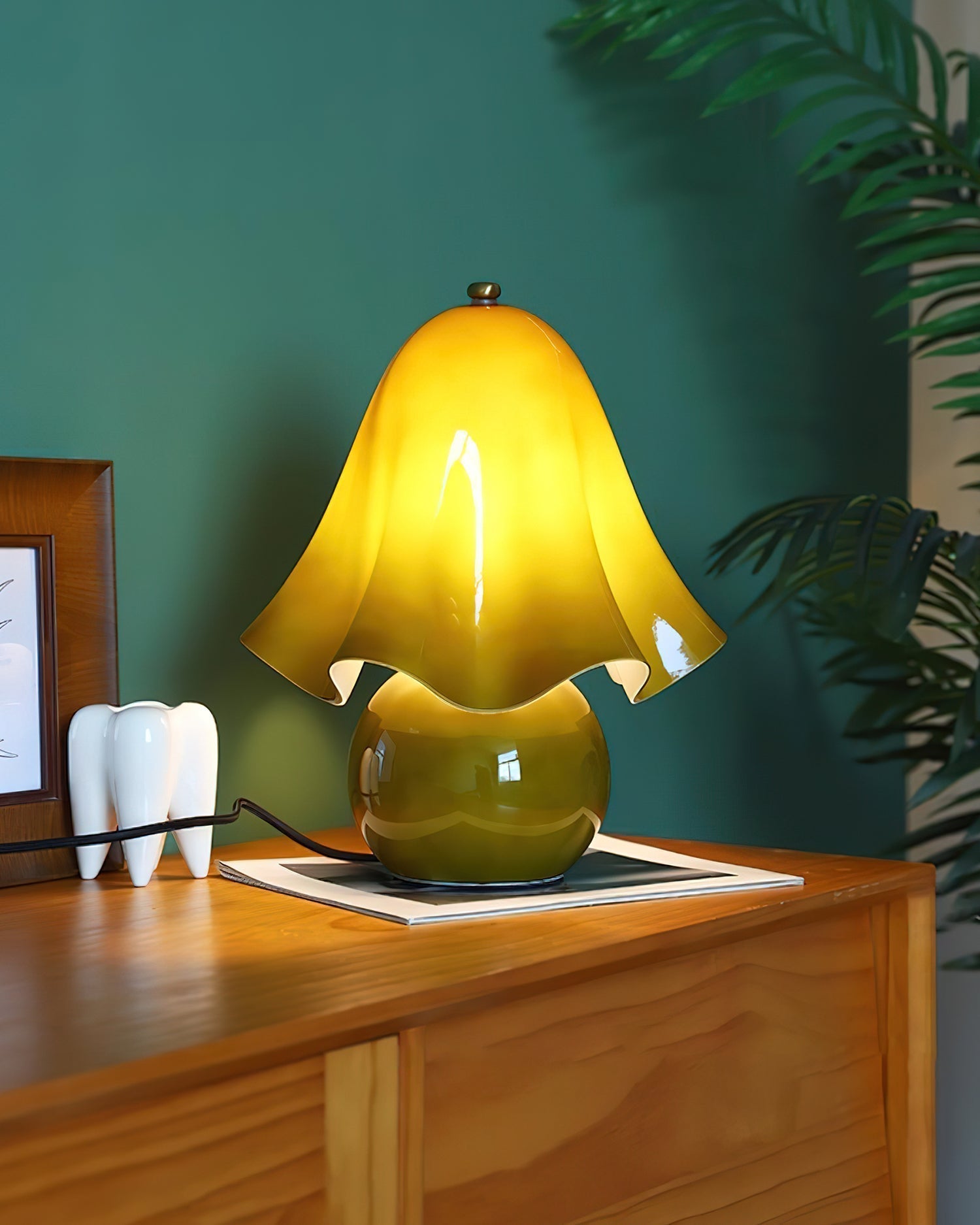 Petalia Table Lamp