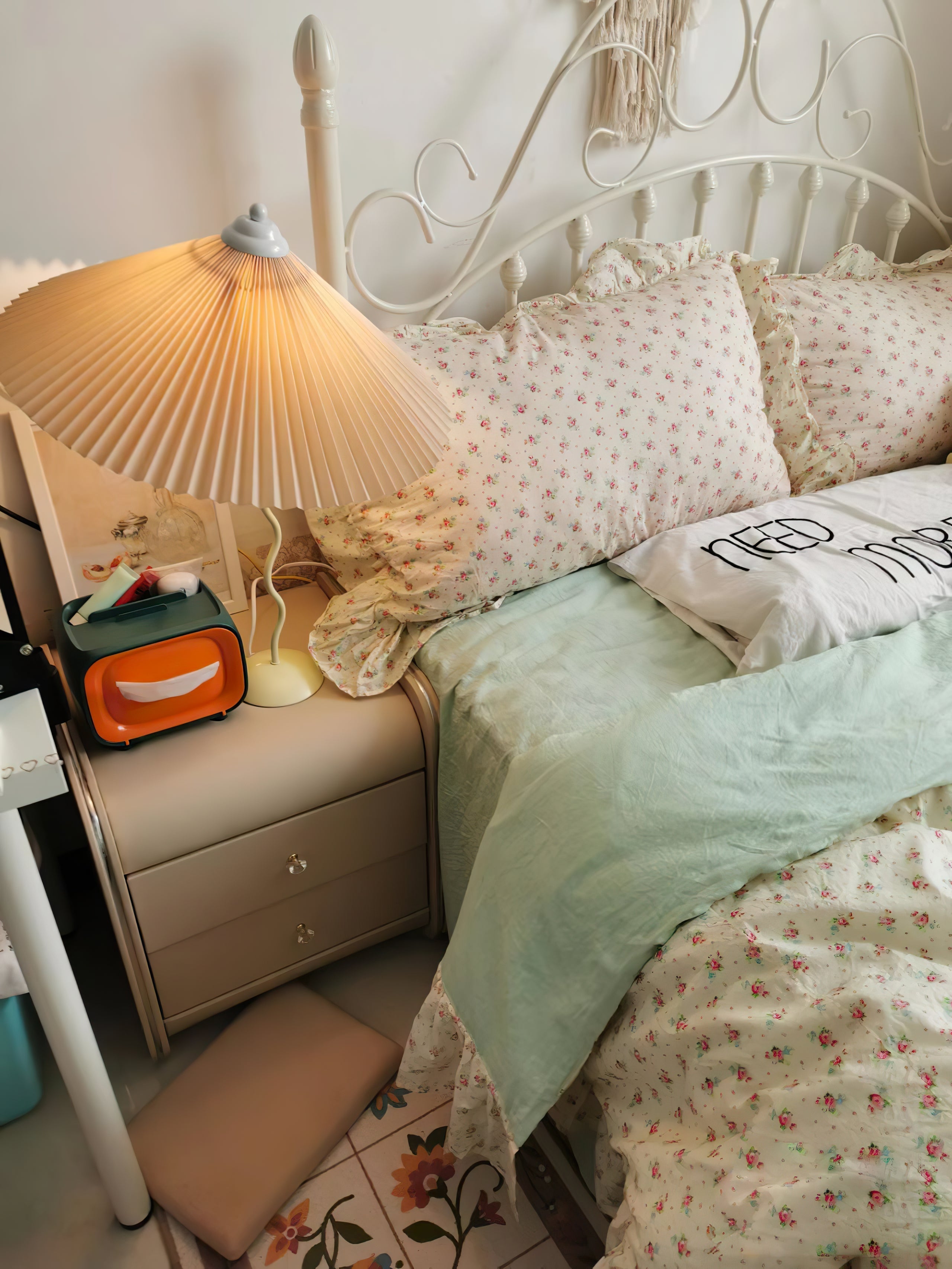 Pleated Hat Portable Lamp Table Lamp