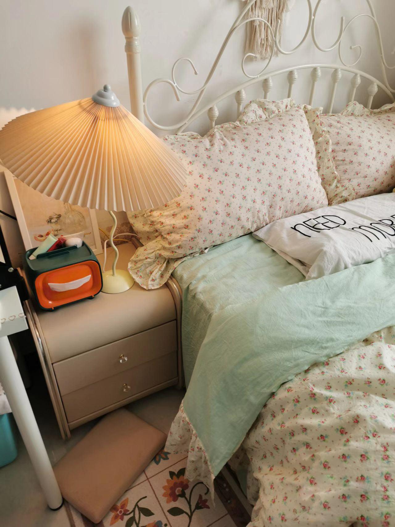 Pleated Hat Portable Lamp Table Lamp