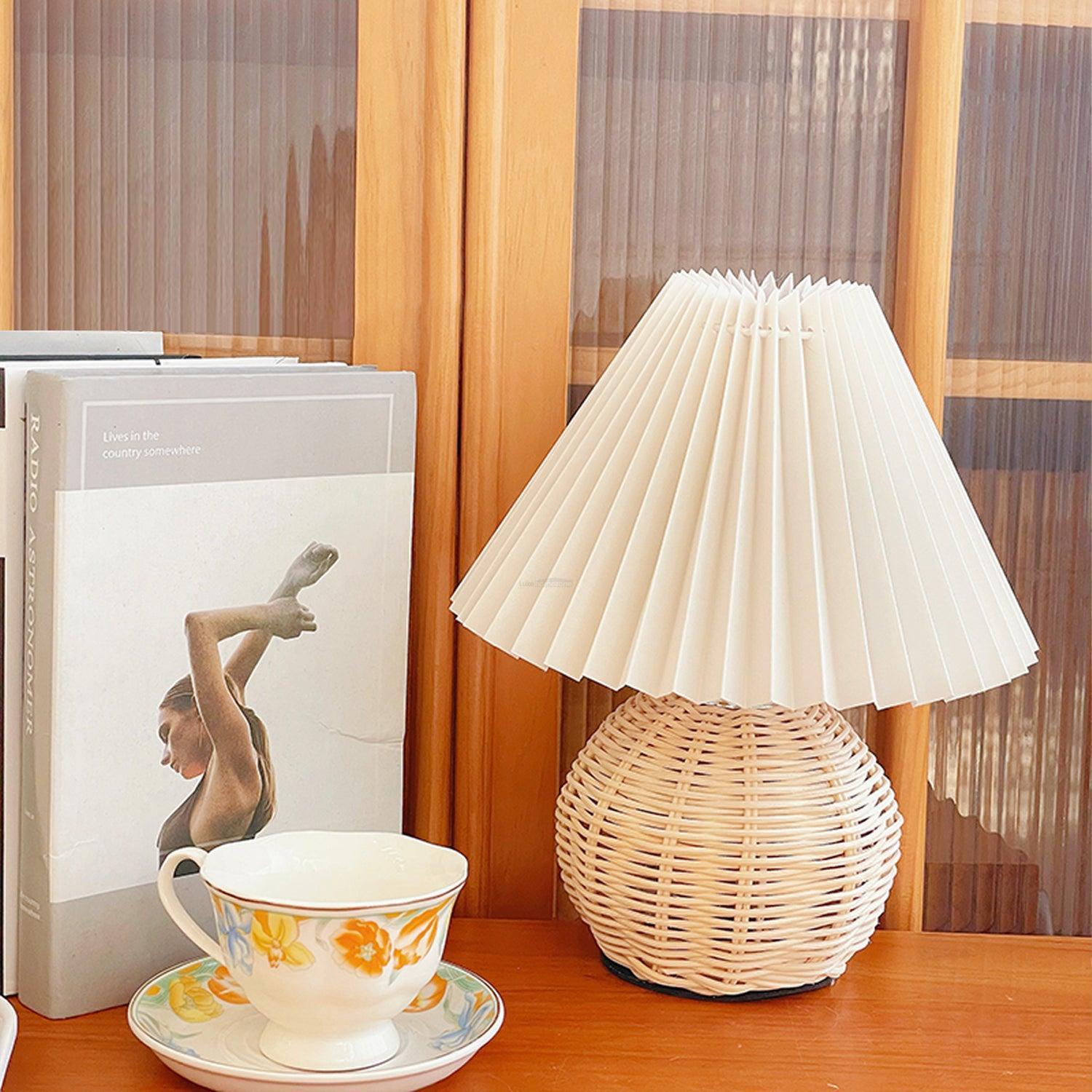 Rattan Pleated Table lamp 9.4