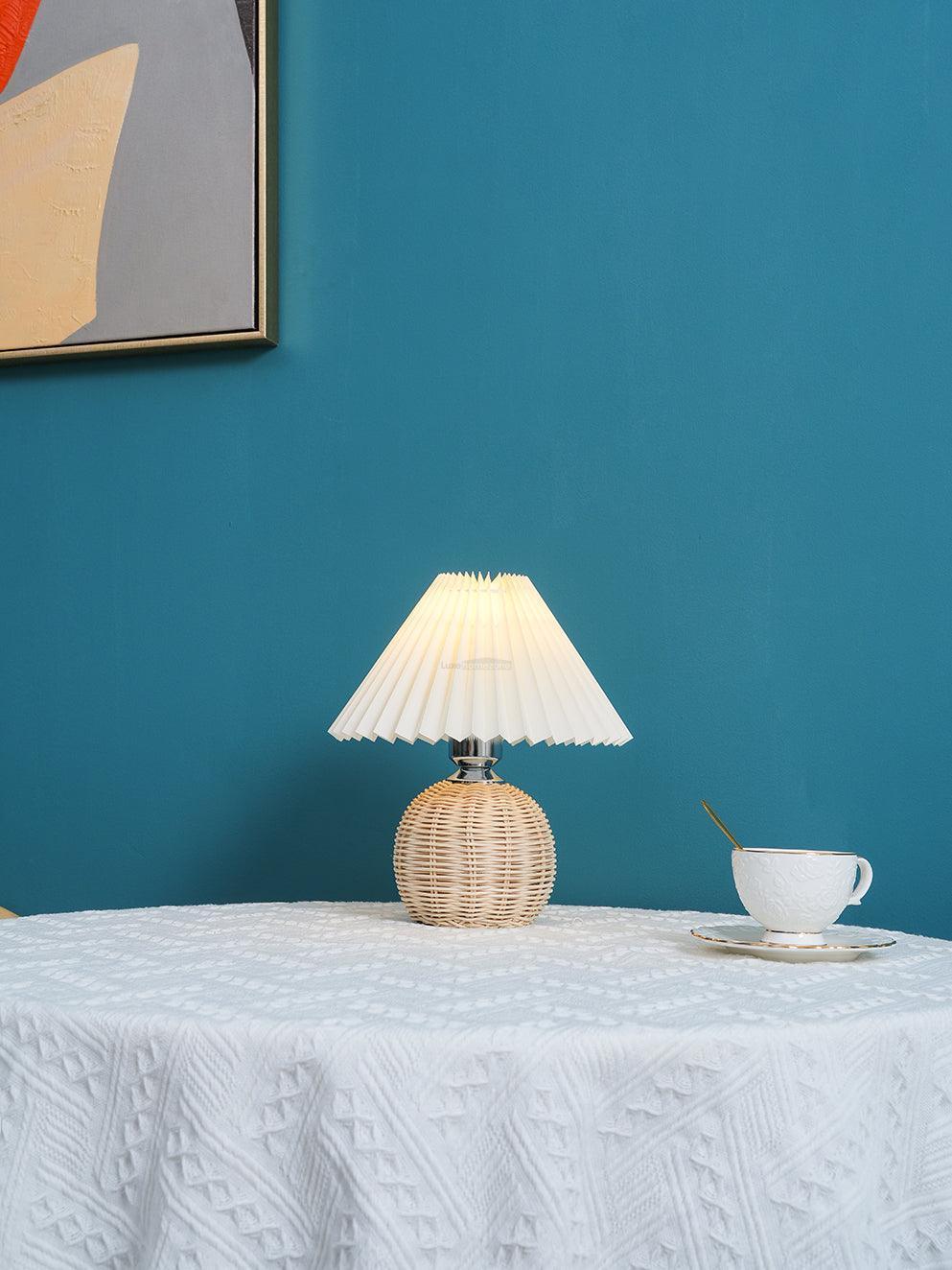 Rattan Pleated Table lamp 9.4