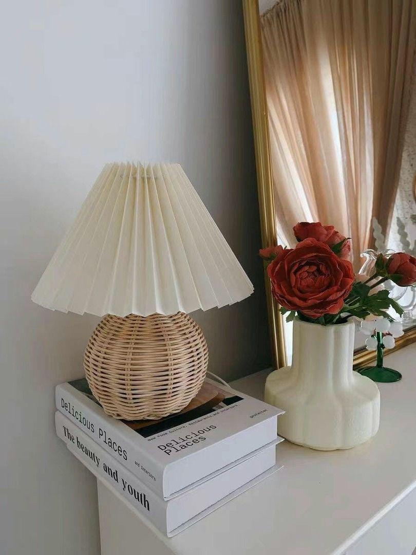 Rattan Pleated Table lamp 9.4