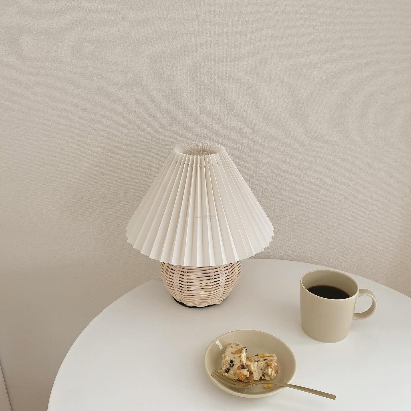 Rattan Pleated Table lamp 9.4