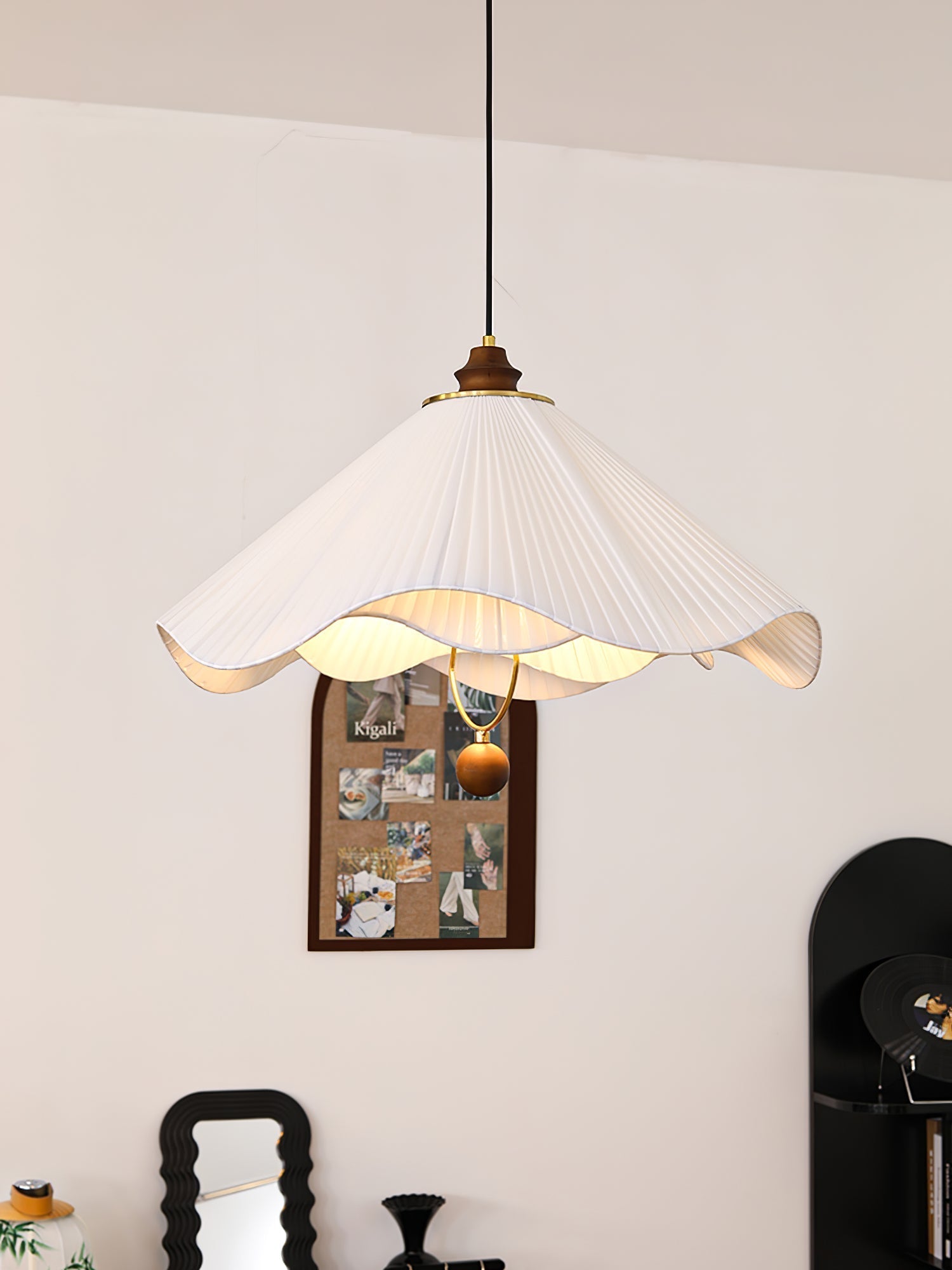Scallop Edge Pendant Light detail view 11