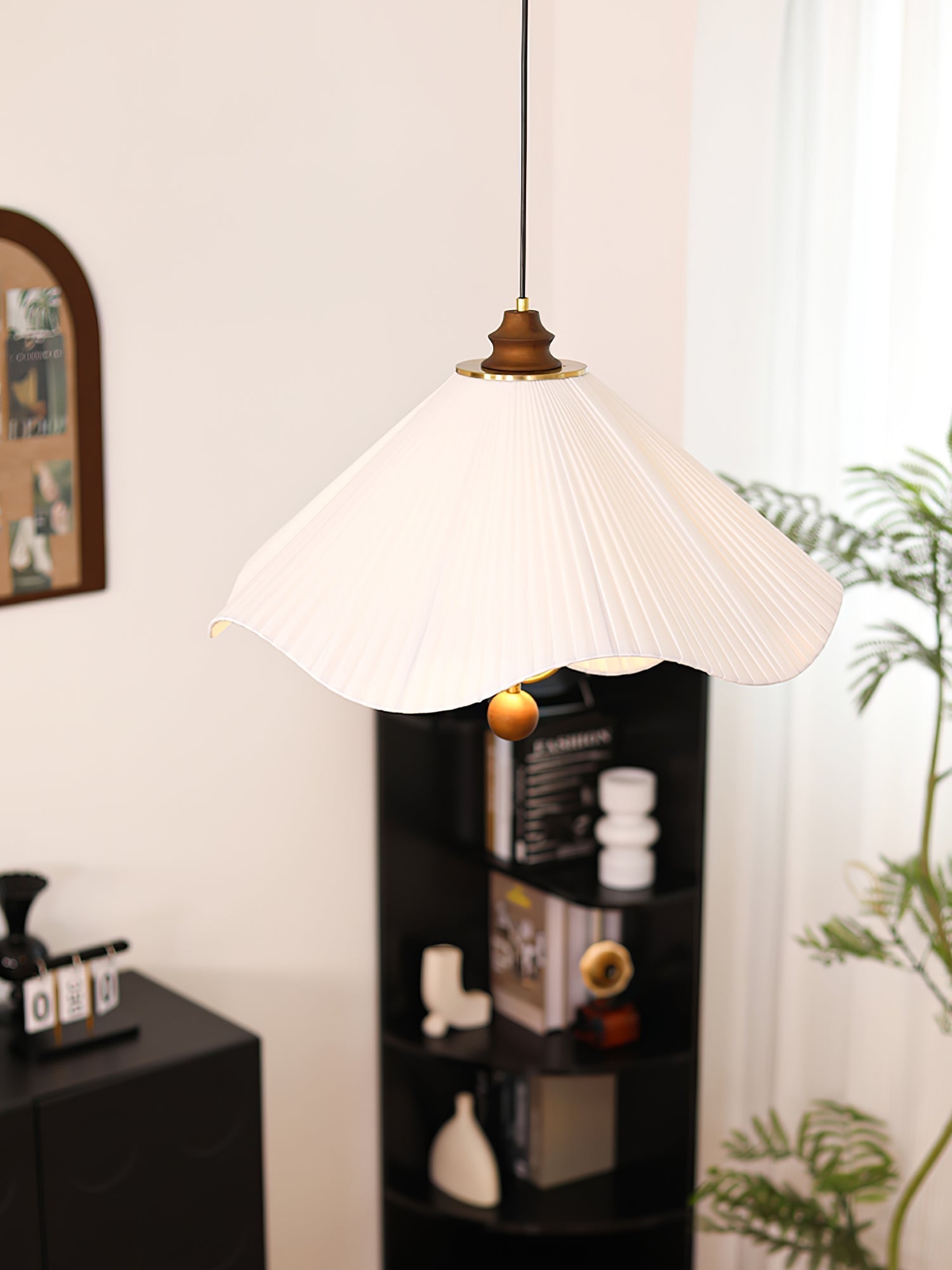 Scallop Edge Pendant Light detail view 13