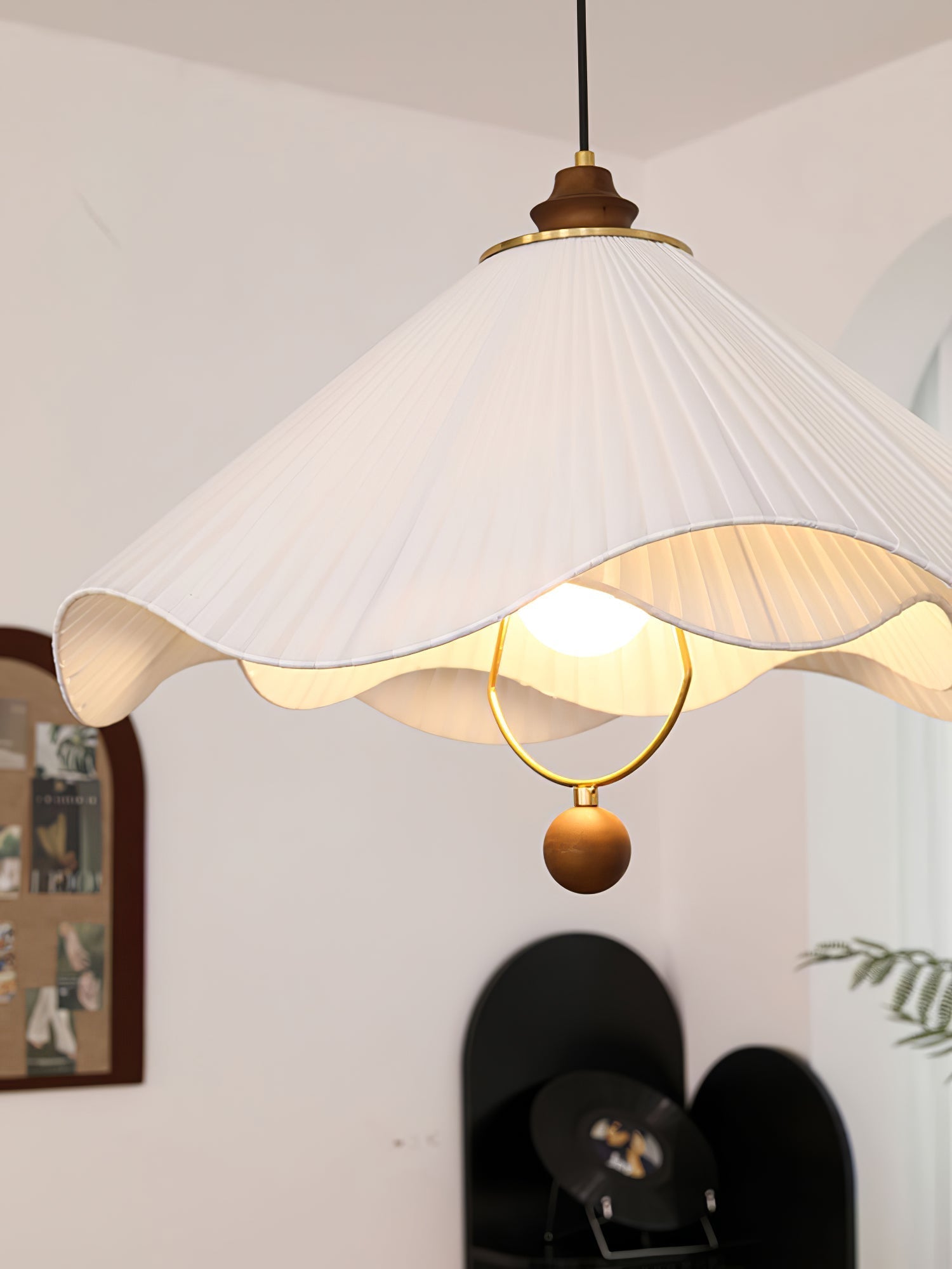 Scallop Edge Pendant Light detail view 14