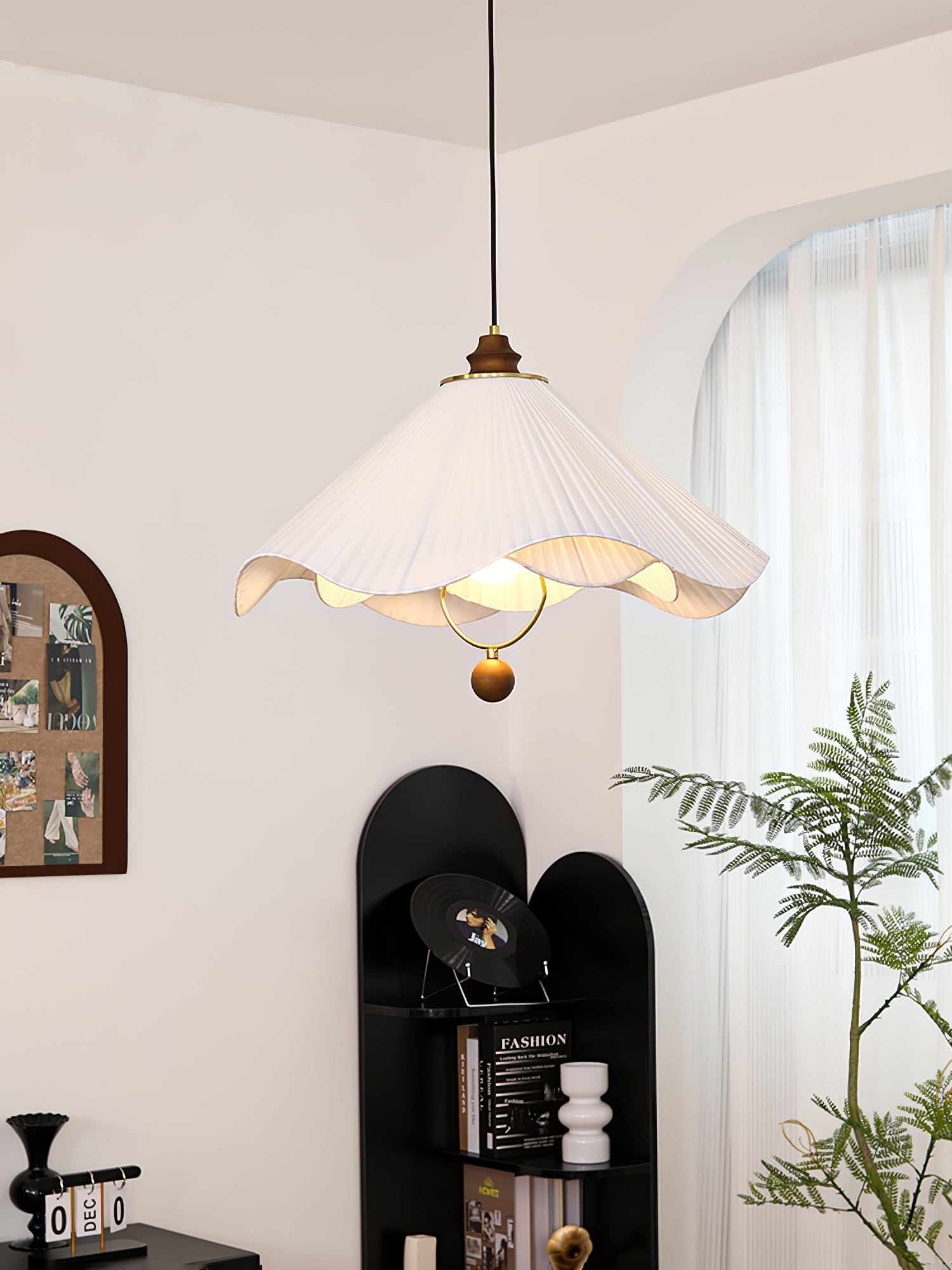 Scallop Edge Pendant Light detail view 4