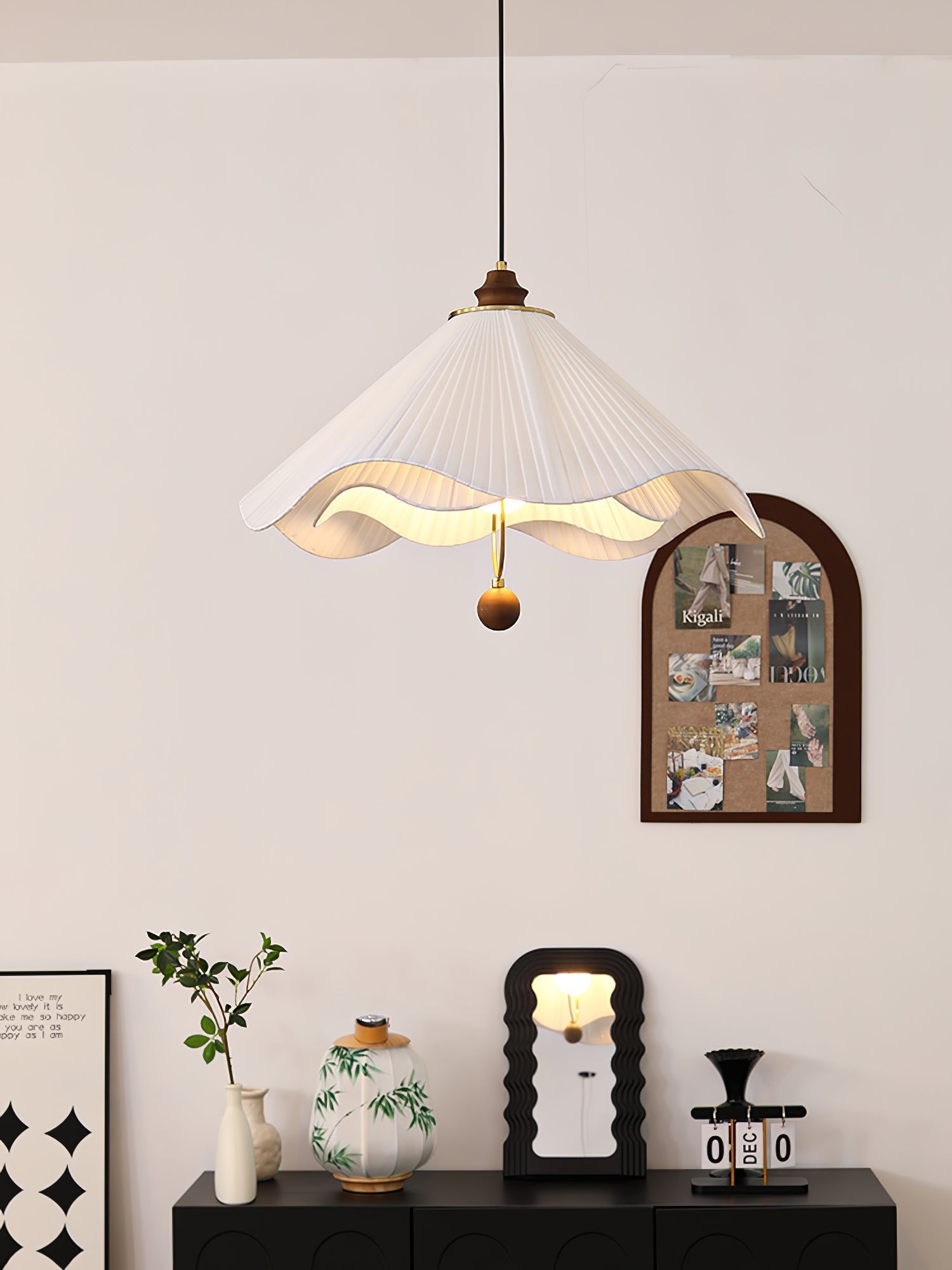 Scallop Edge Pendant Light detail view 9