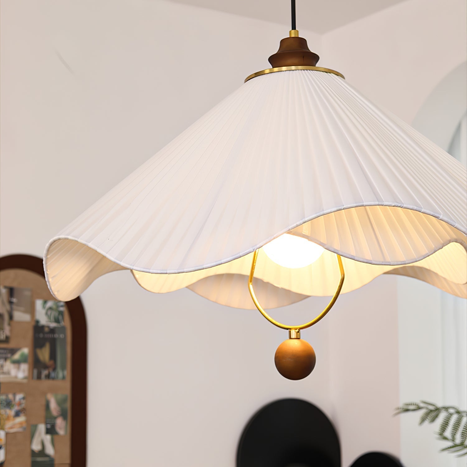 Scallop Edge Pendant Light detail view 8