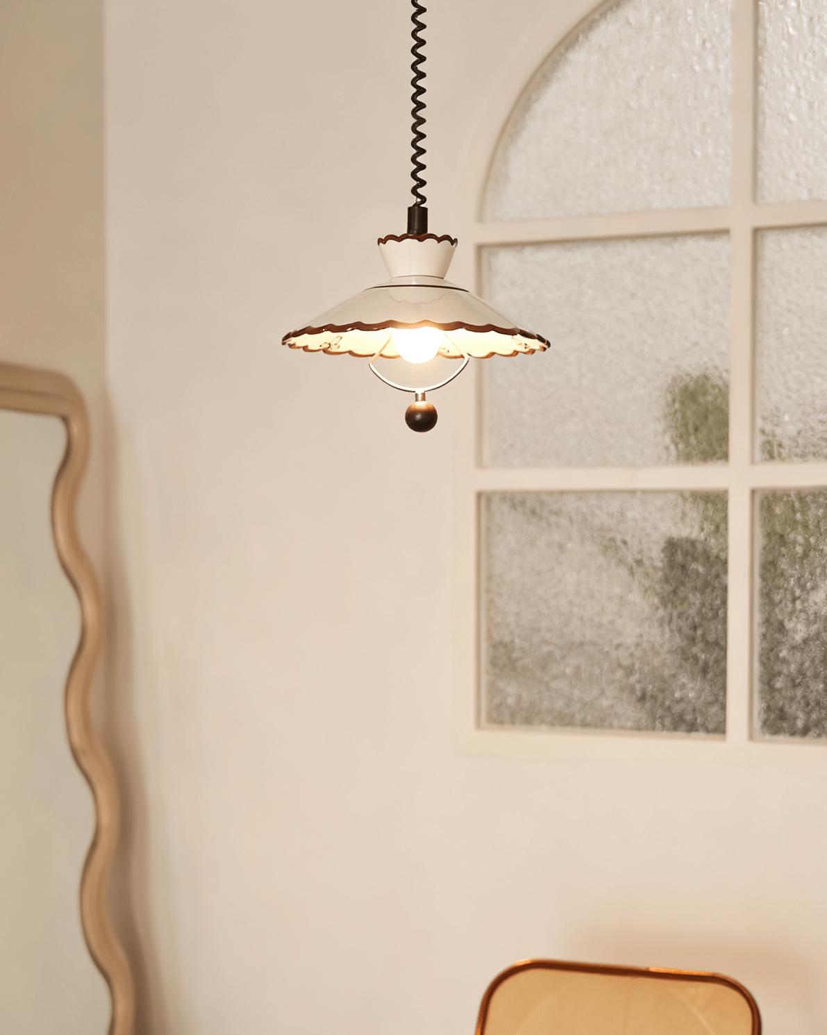 Scalloped Edge Pendant Lamp
