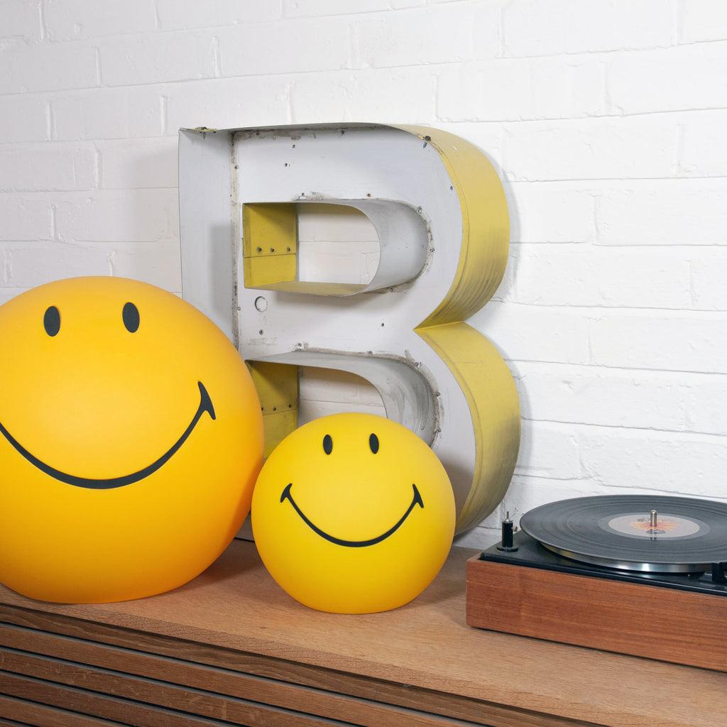 Smiling Reading Light Table Lamp detail view 12