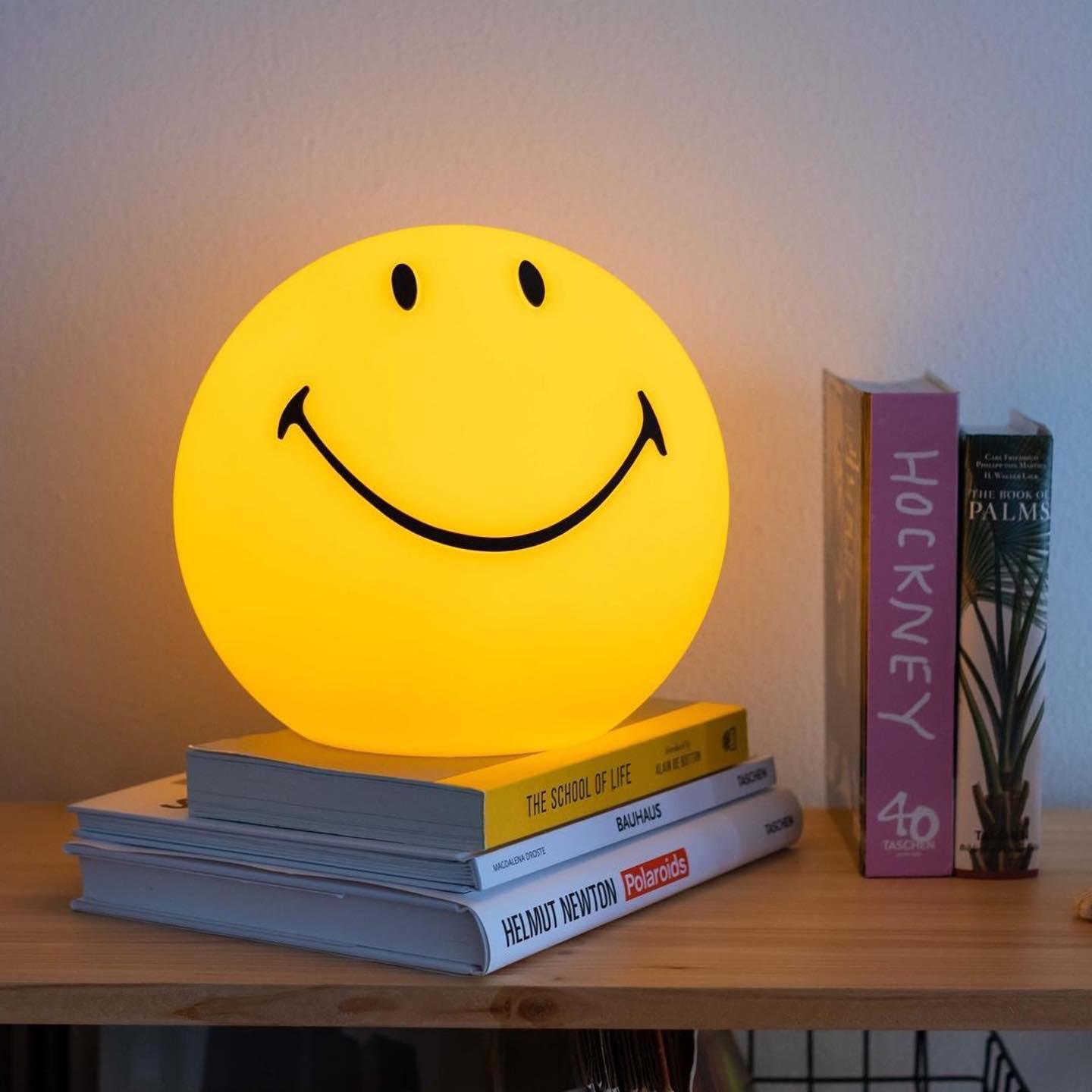 Smiling Reading Light Table Lamp detail view 14