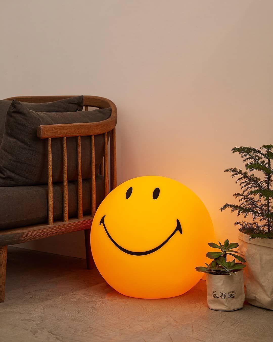 Smiling Reading Light Table Lamp detail view 25
