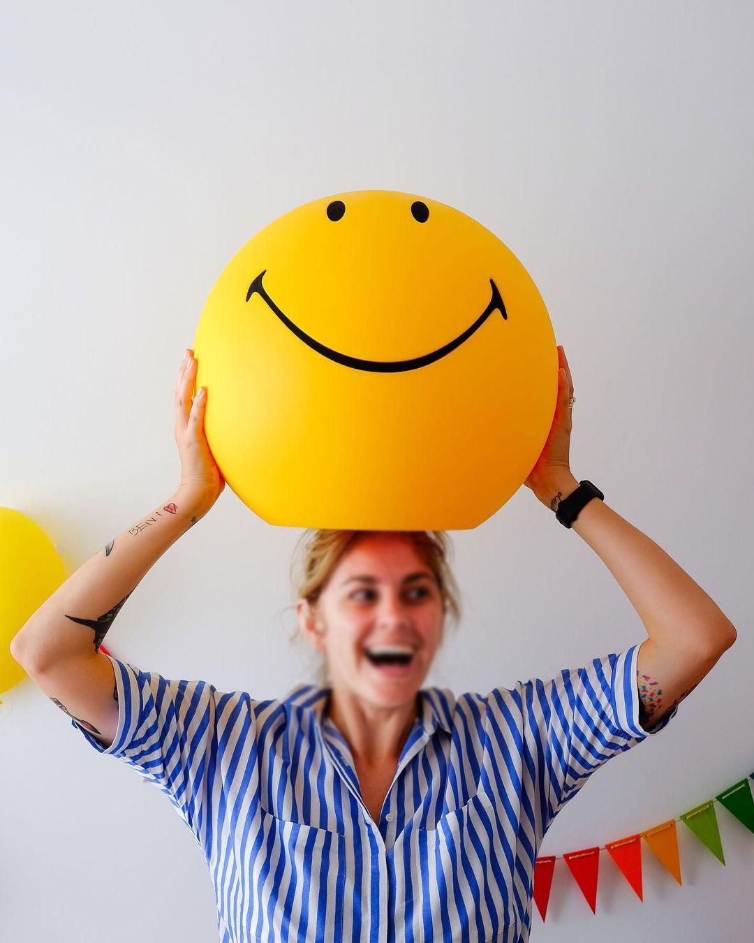 Smiling Reading Light Table Lamp detail view 26