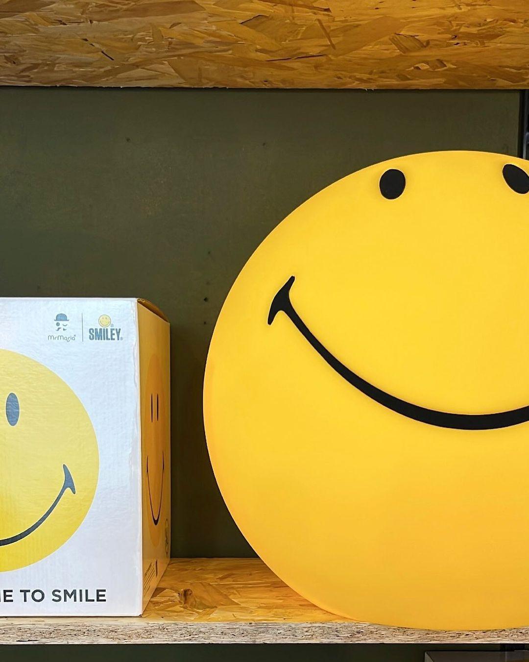 Smiling Reading Light Table Lamp detail view 27