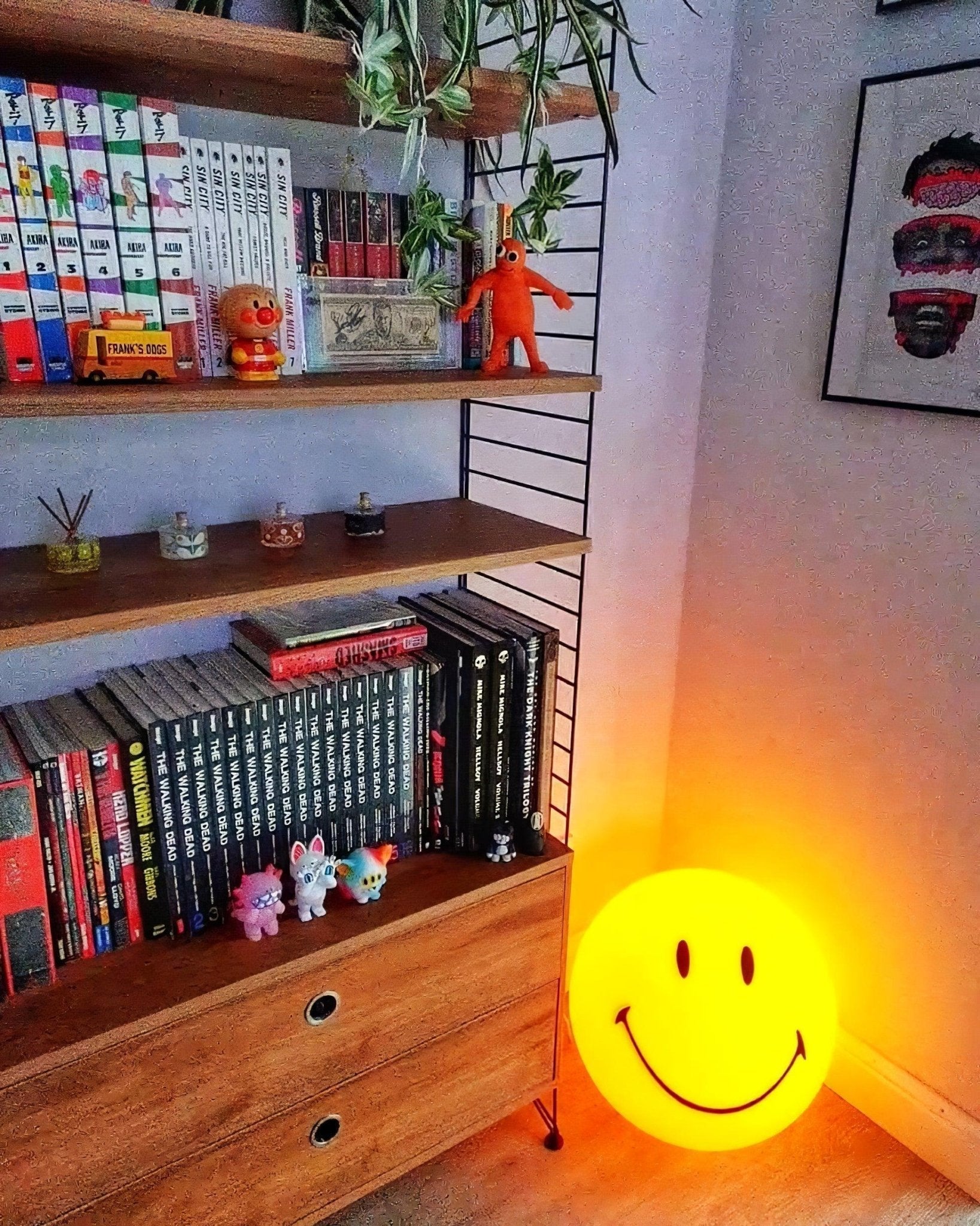 Smiling Reading Light Table Lamp detail view 31