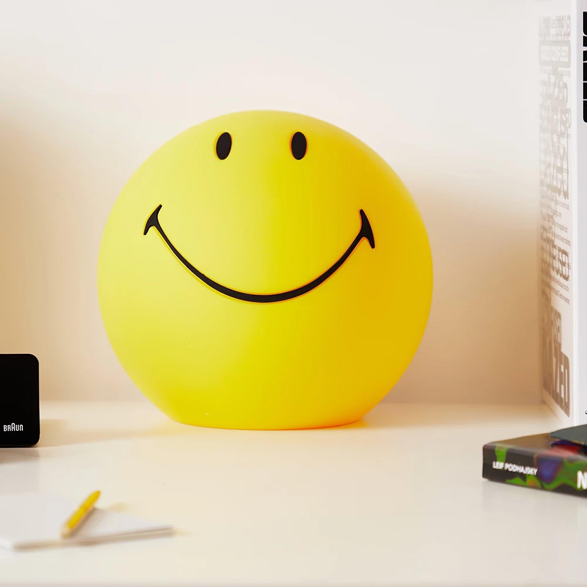 Smiling Reading Light Table Lamp detail view 8