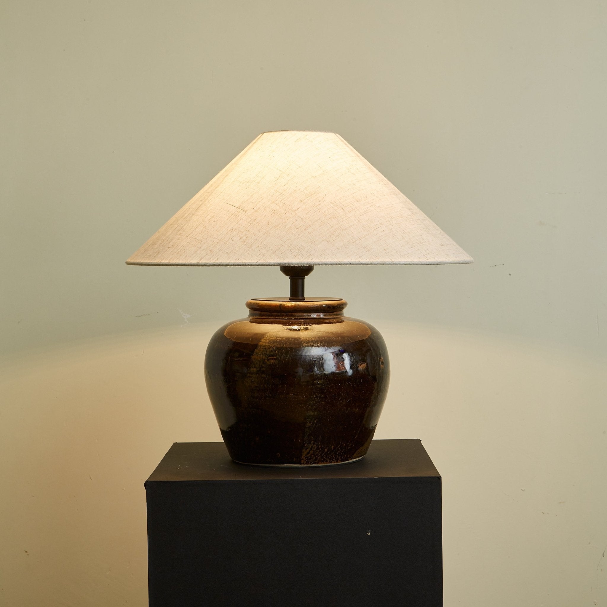 Umber Jar Table Lamp detail view 5