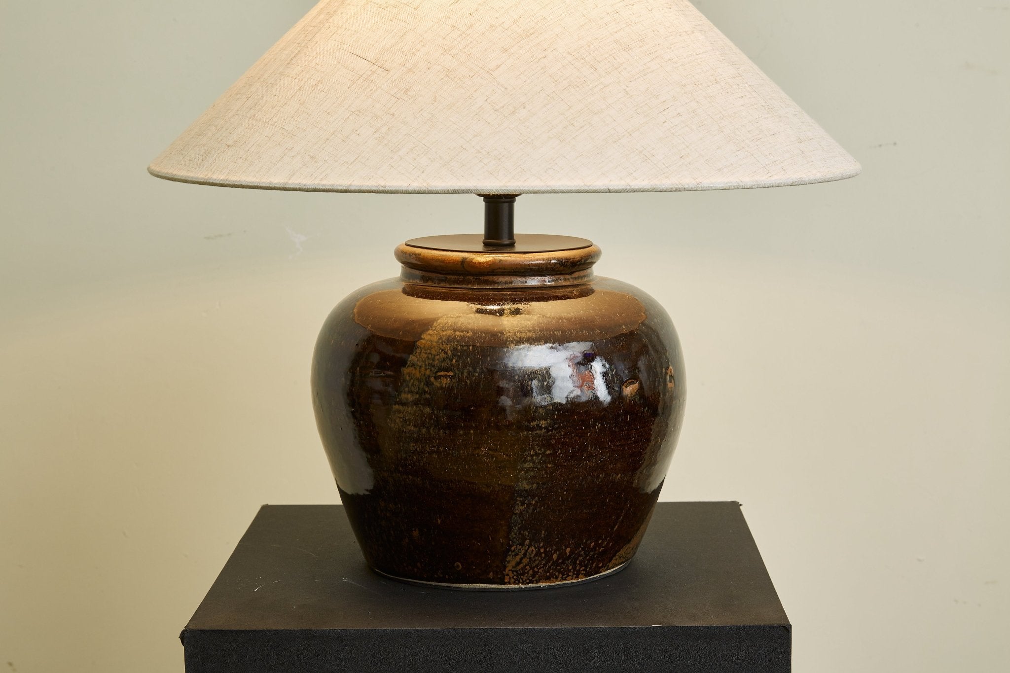 Umber Jar Table Lamp detail view 3
