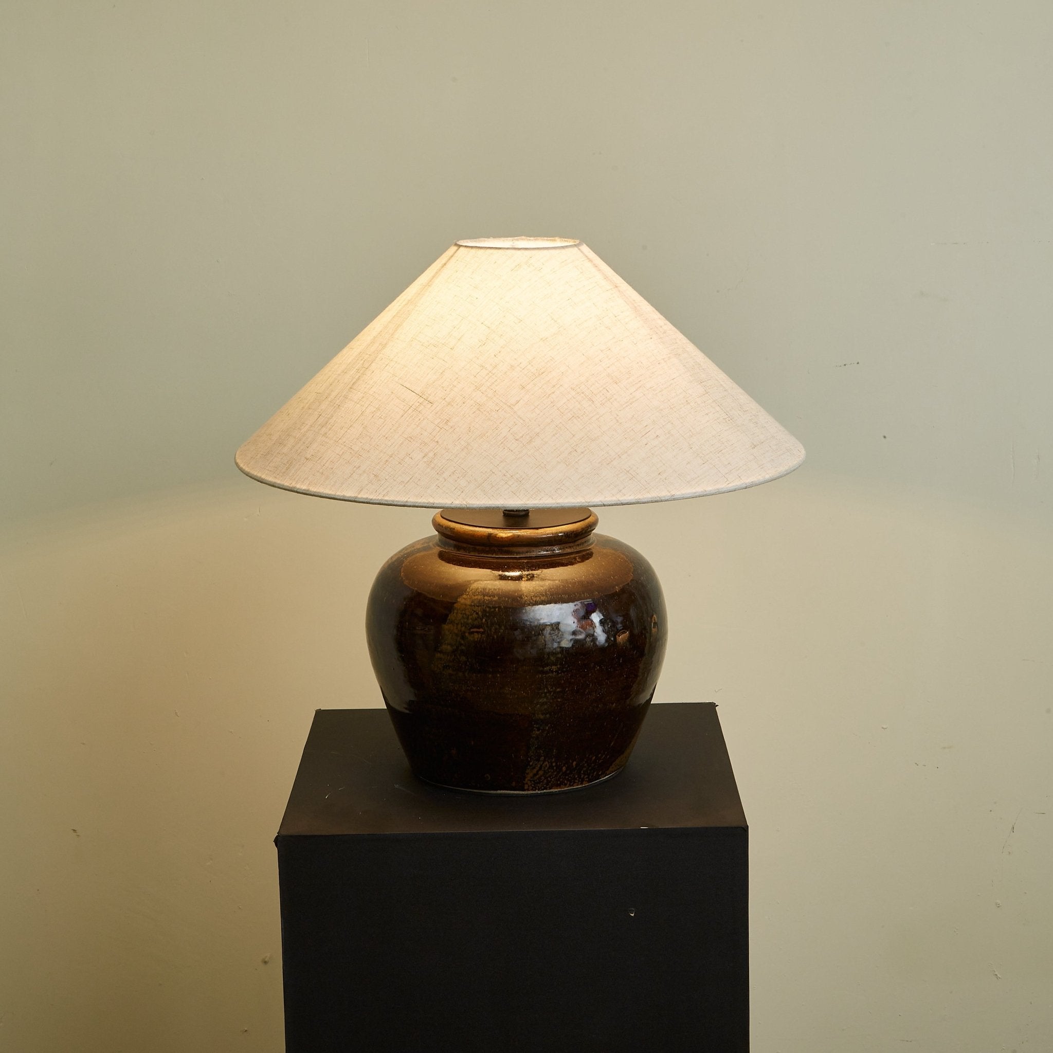 Umber Jar Table Lamp detail view 8