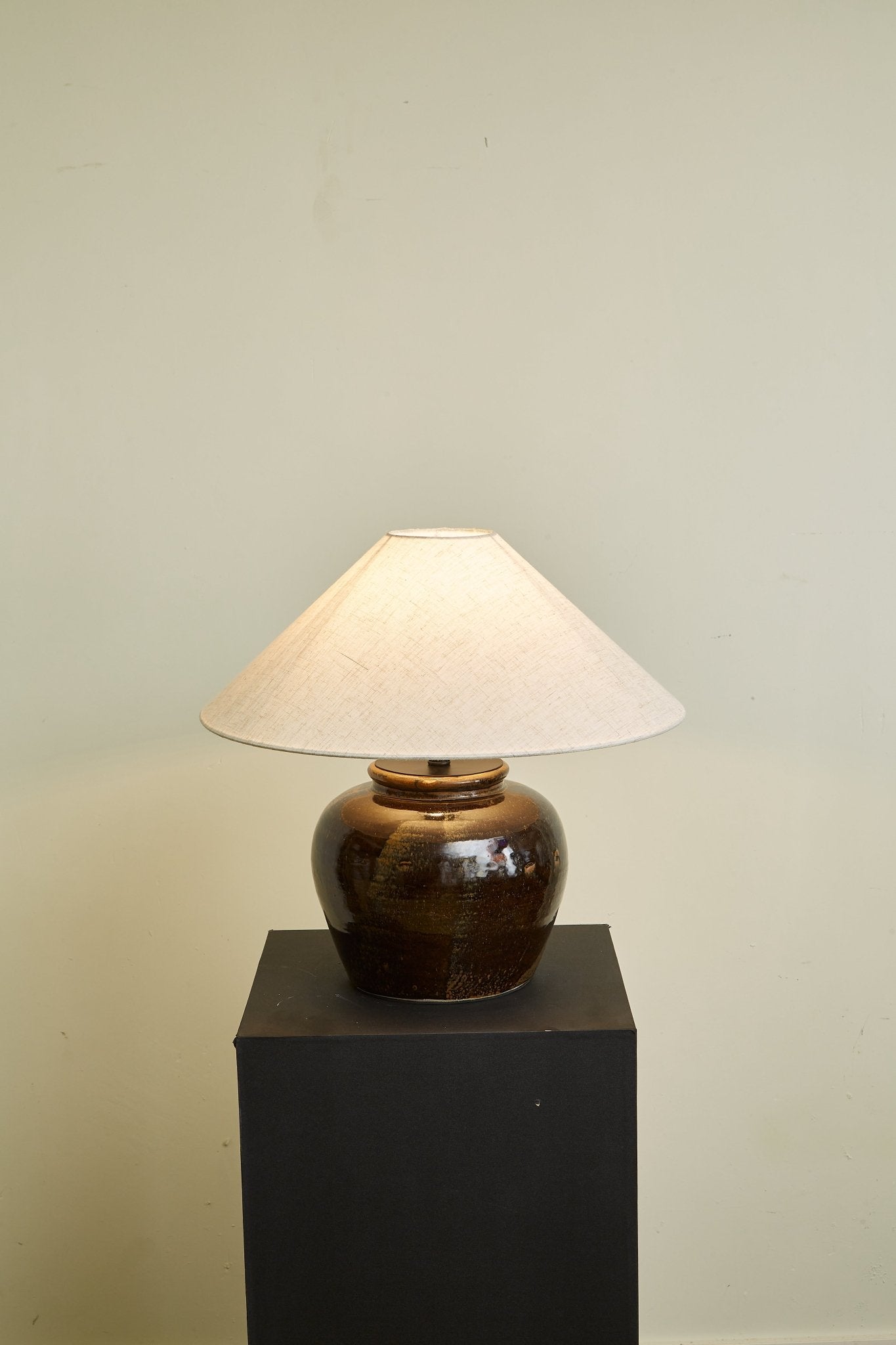 Umber Jar Table Lamp detail view 9