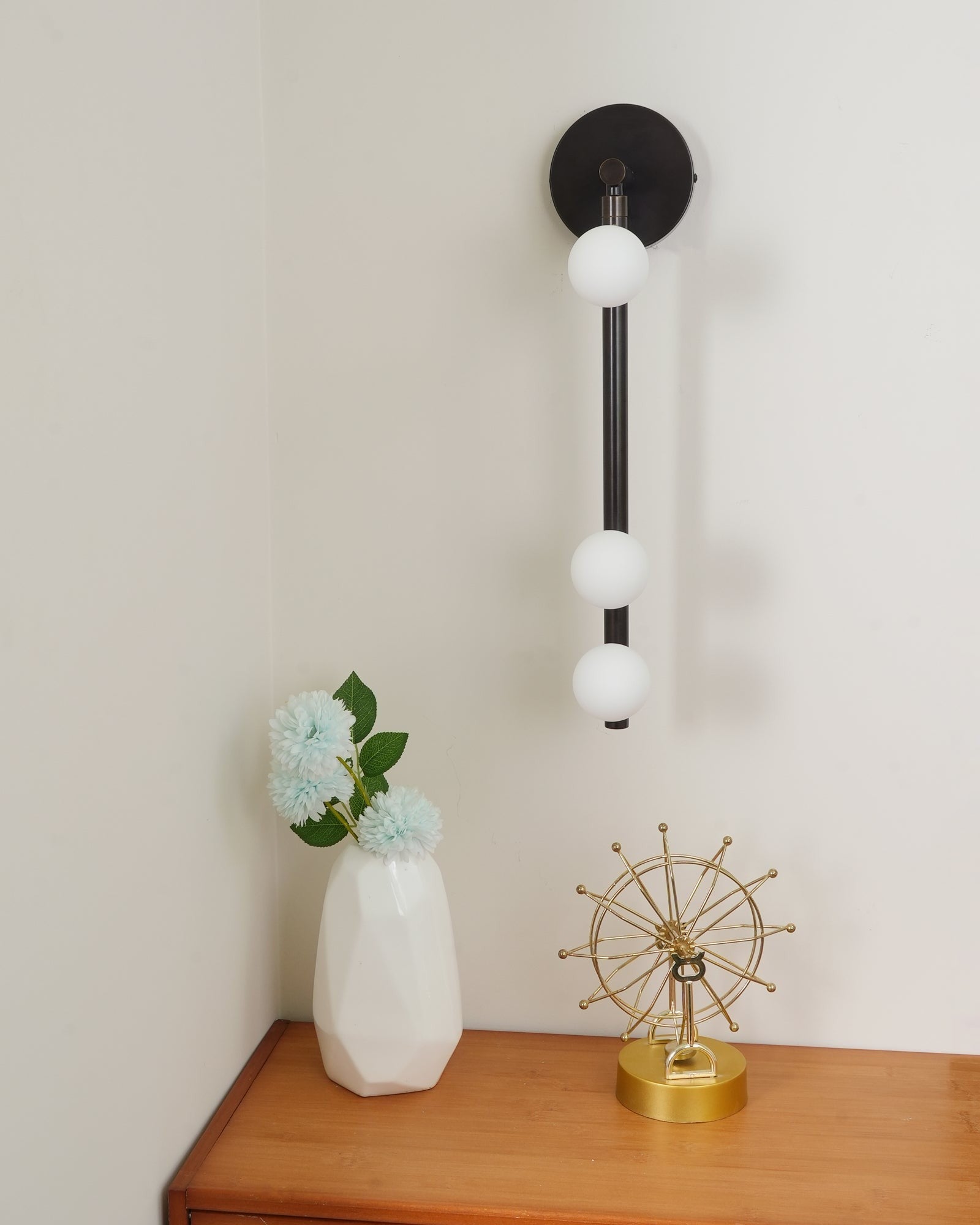 Vanity Light detail image with finish, structure, and proportion visible