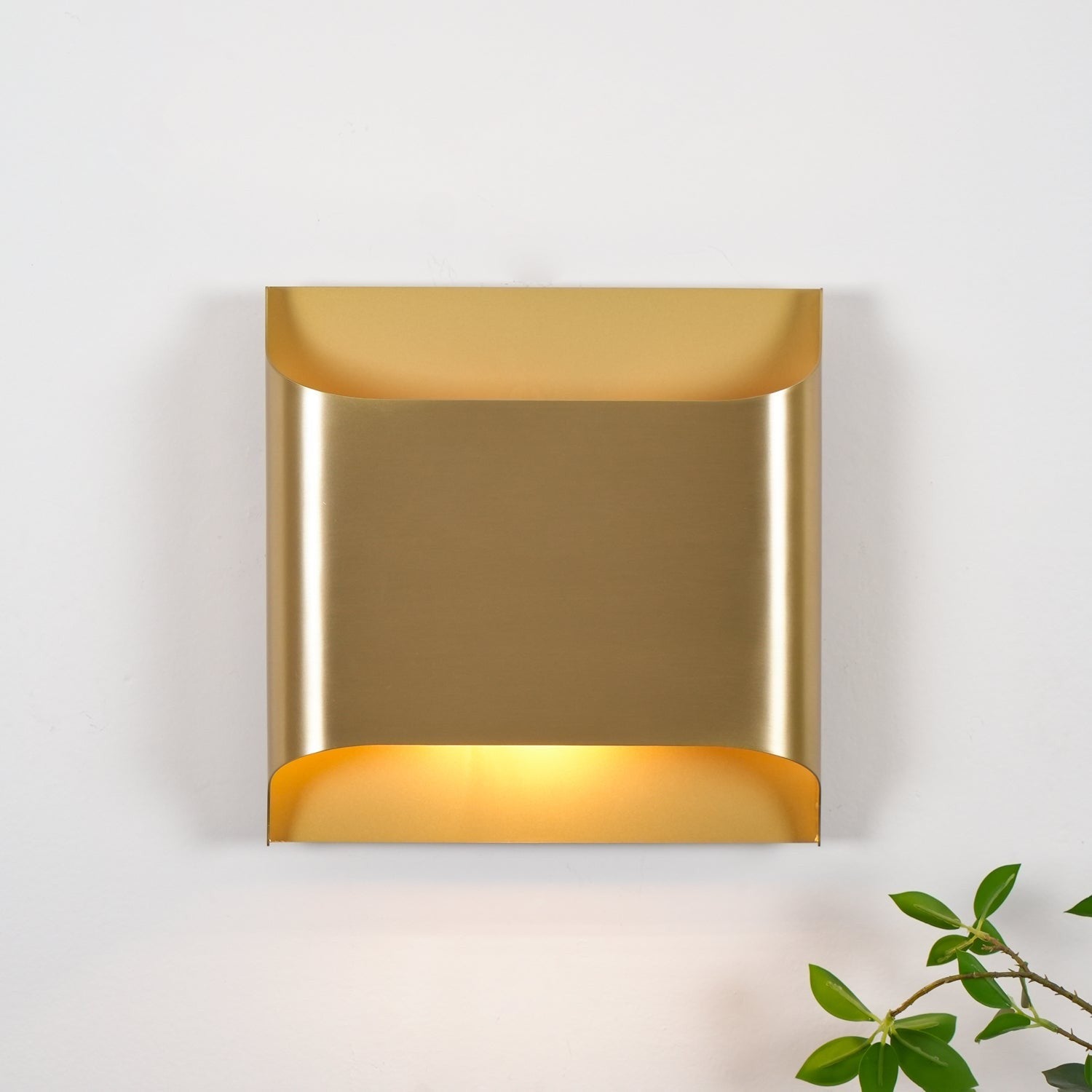 Leclerc Polished Brass Wall Sconce detail view 10