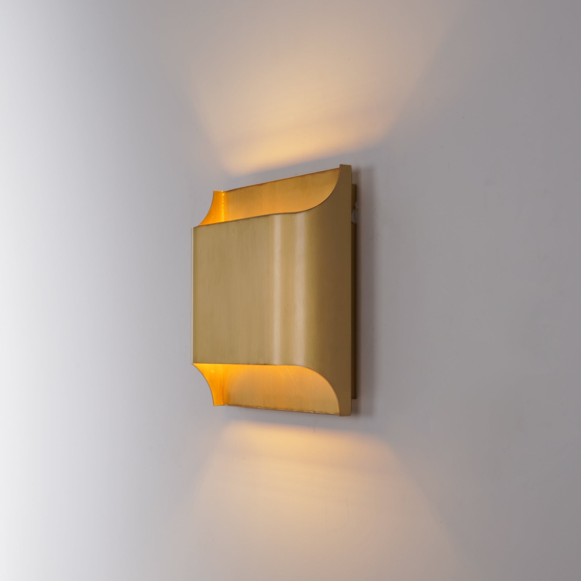 Leclerc Polished Brass Wall Sconce detail view 15