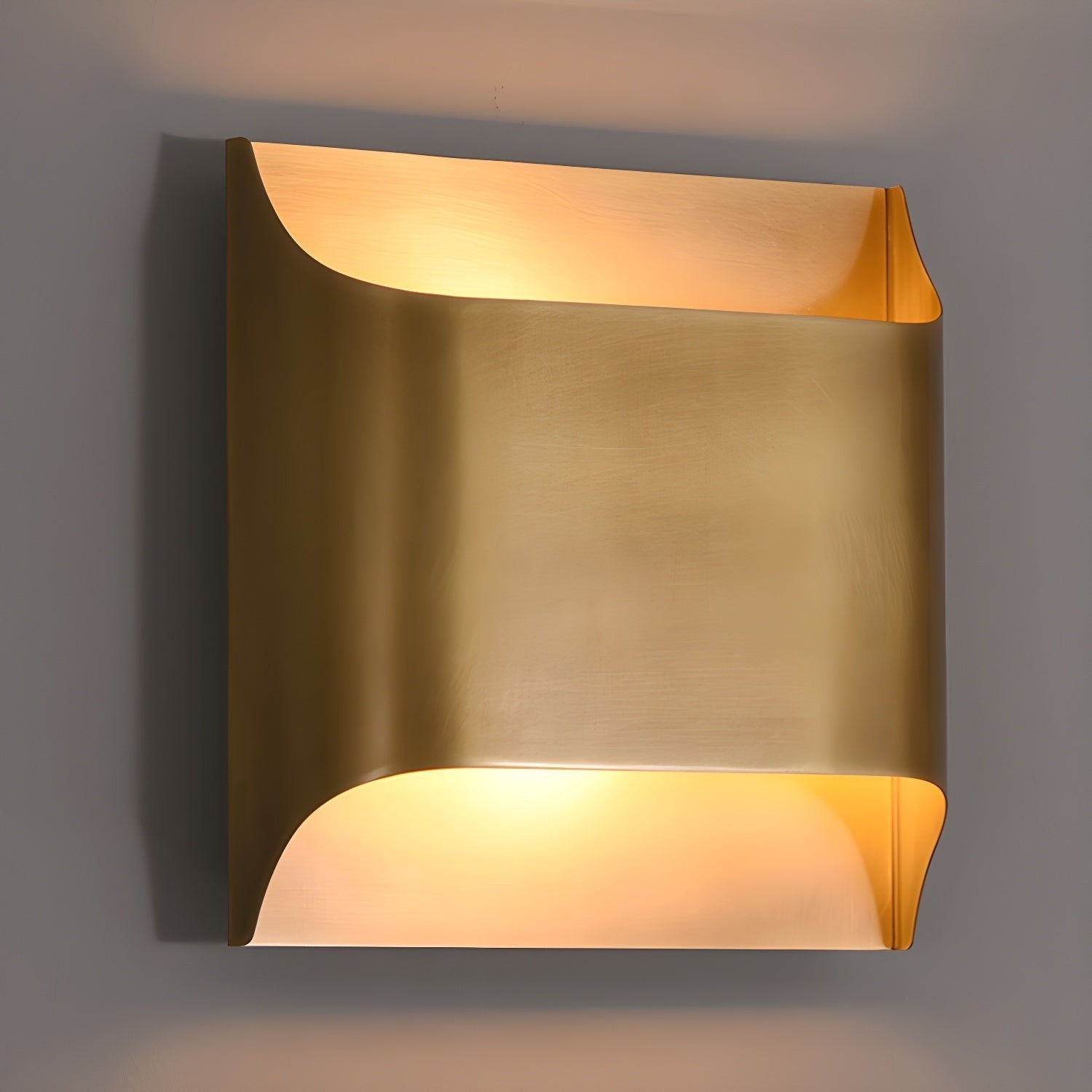 Leclerc Polished Brass Wall Sconce detail view 75