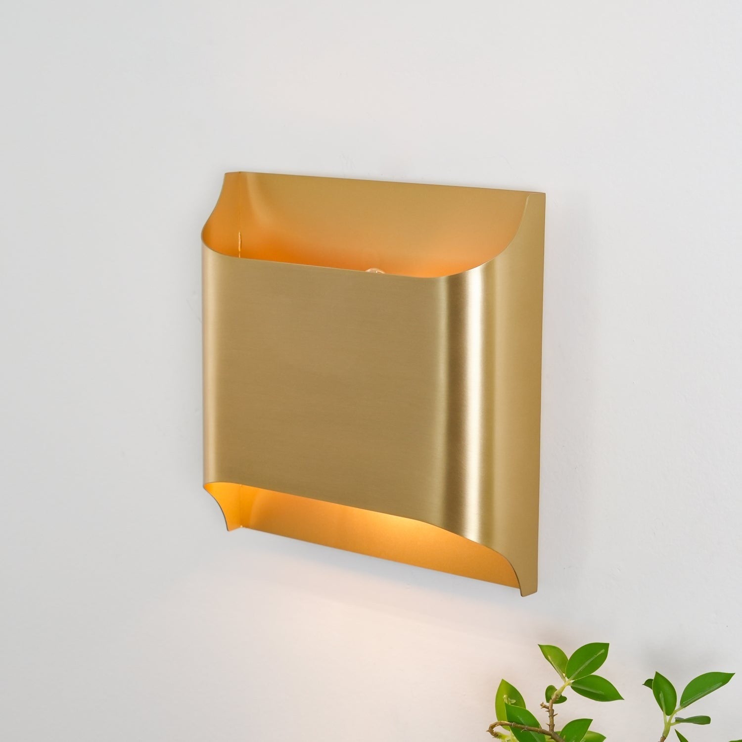 Leclerc Polished Brass Wall Sconce detail view 93