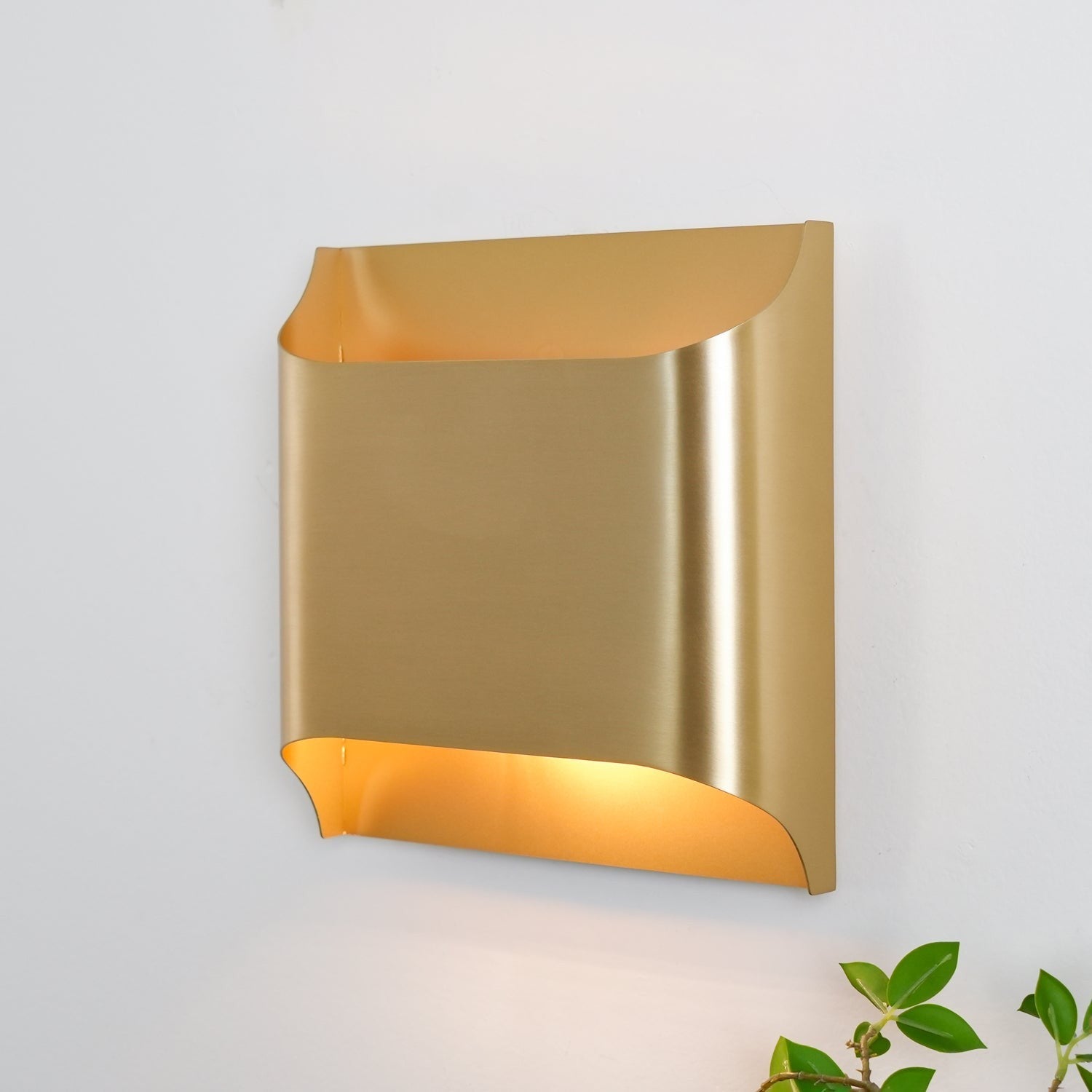 Leclerc Polished Brass Wall Sconce detail view 94