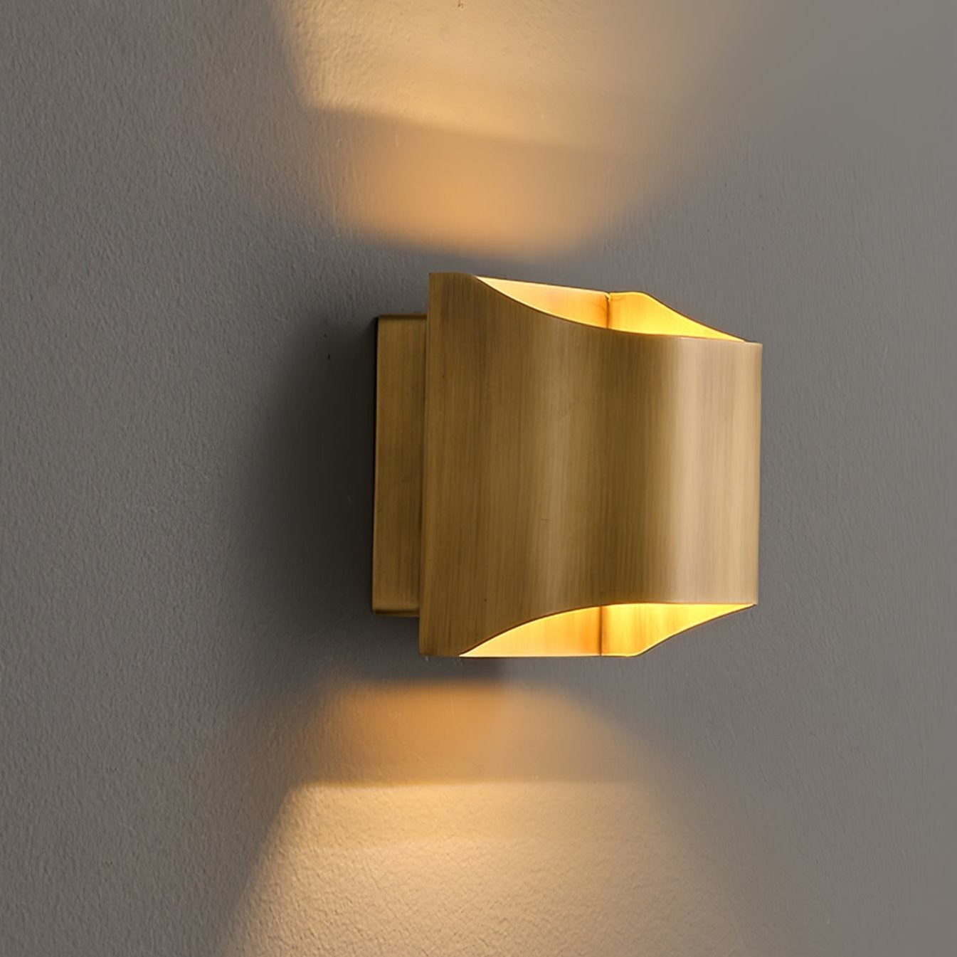 Leclerc Polished Brass Wall Sconce detail view 97