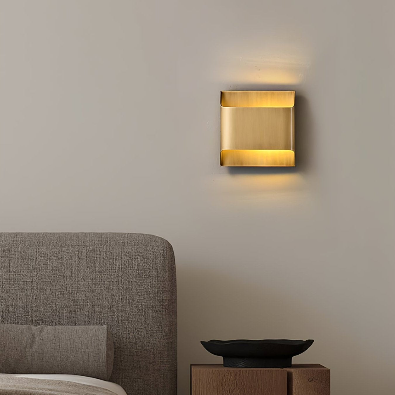 Leclerc Polished Brass Wall Sconce detail view 98