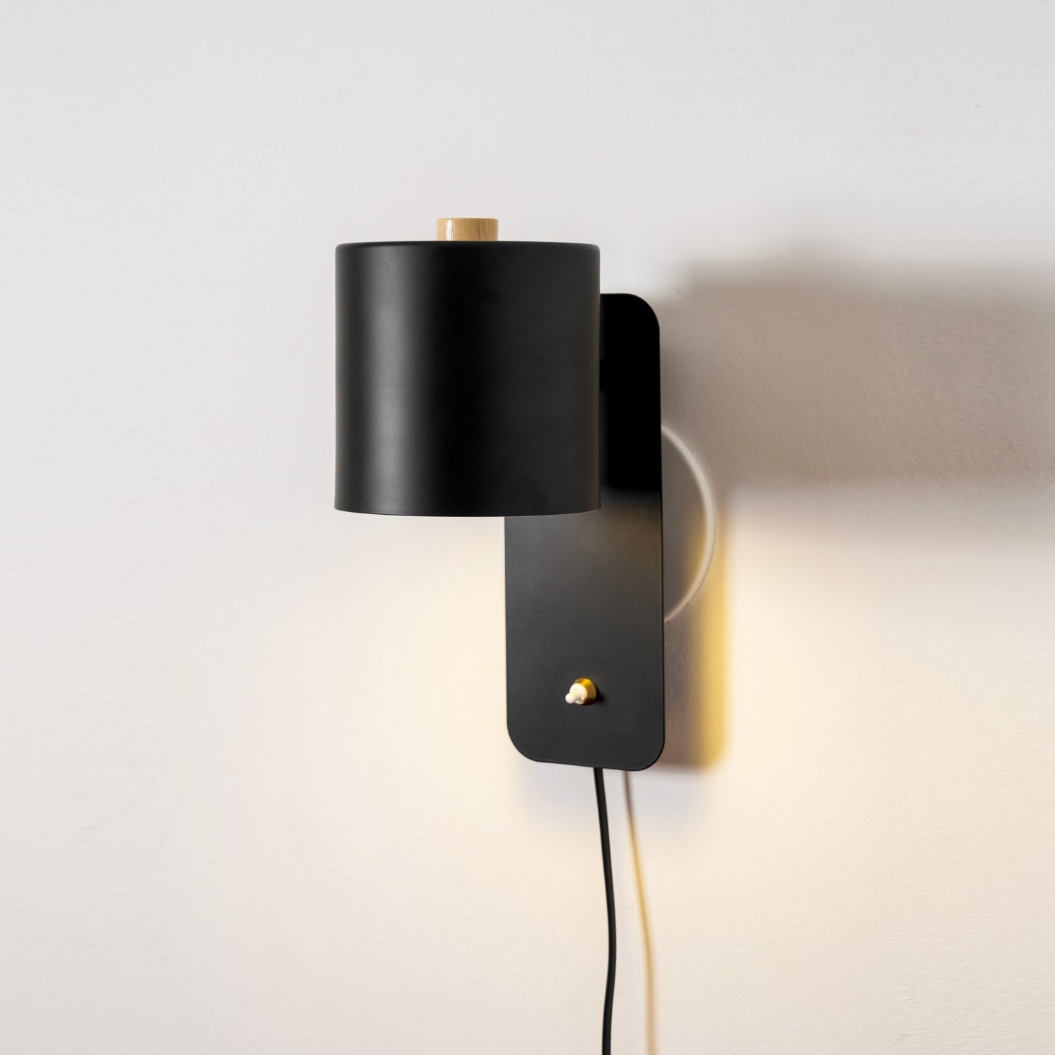 Orbit Plug-in Rotating Wall Lamp