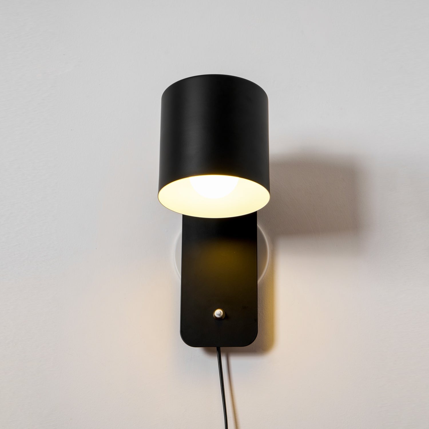 Orbit Plug-in Rotating Wall Lamp