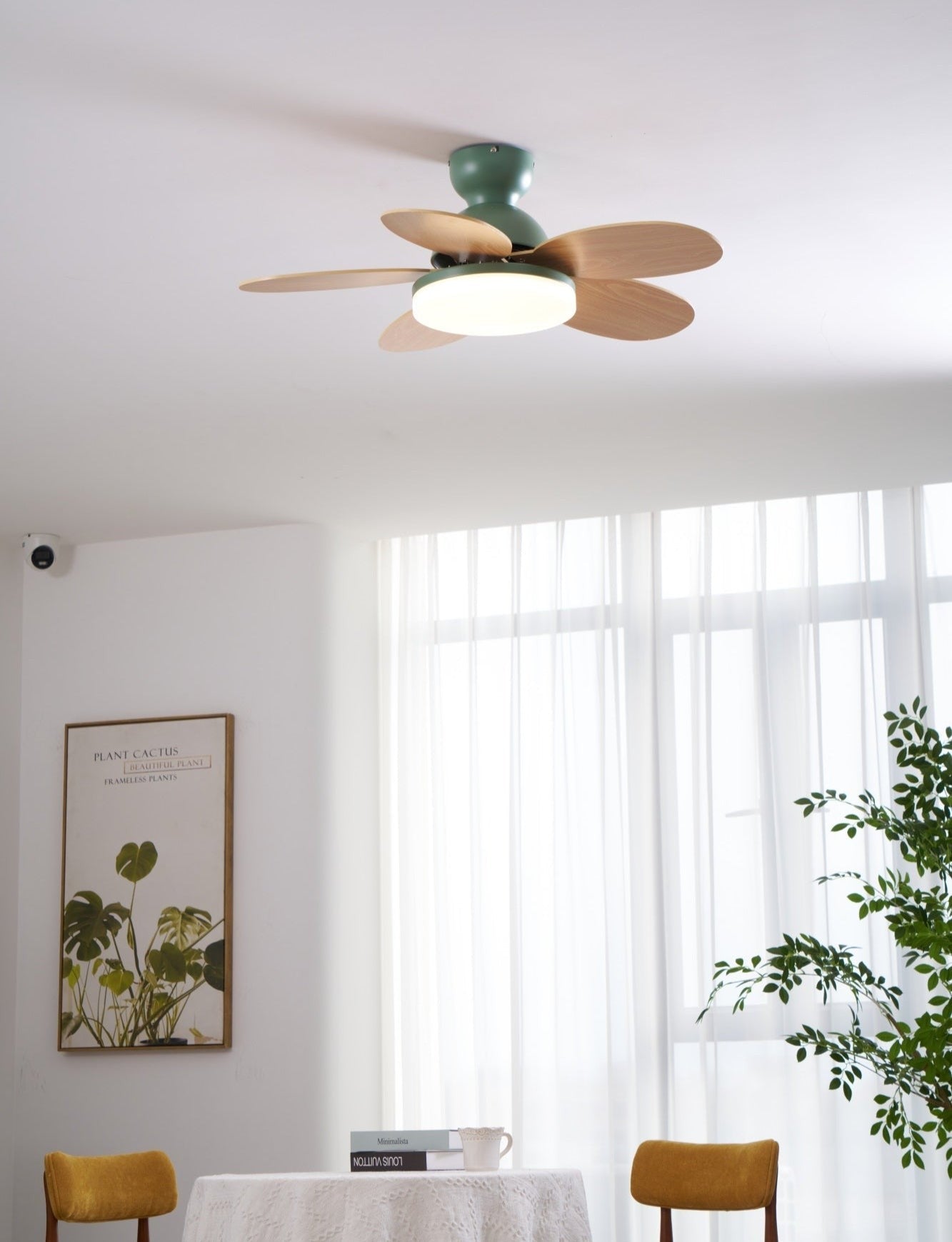 Petalo Wood Blade Ceiling Fan Light