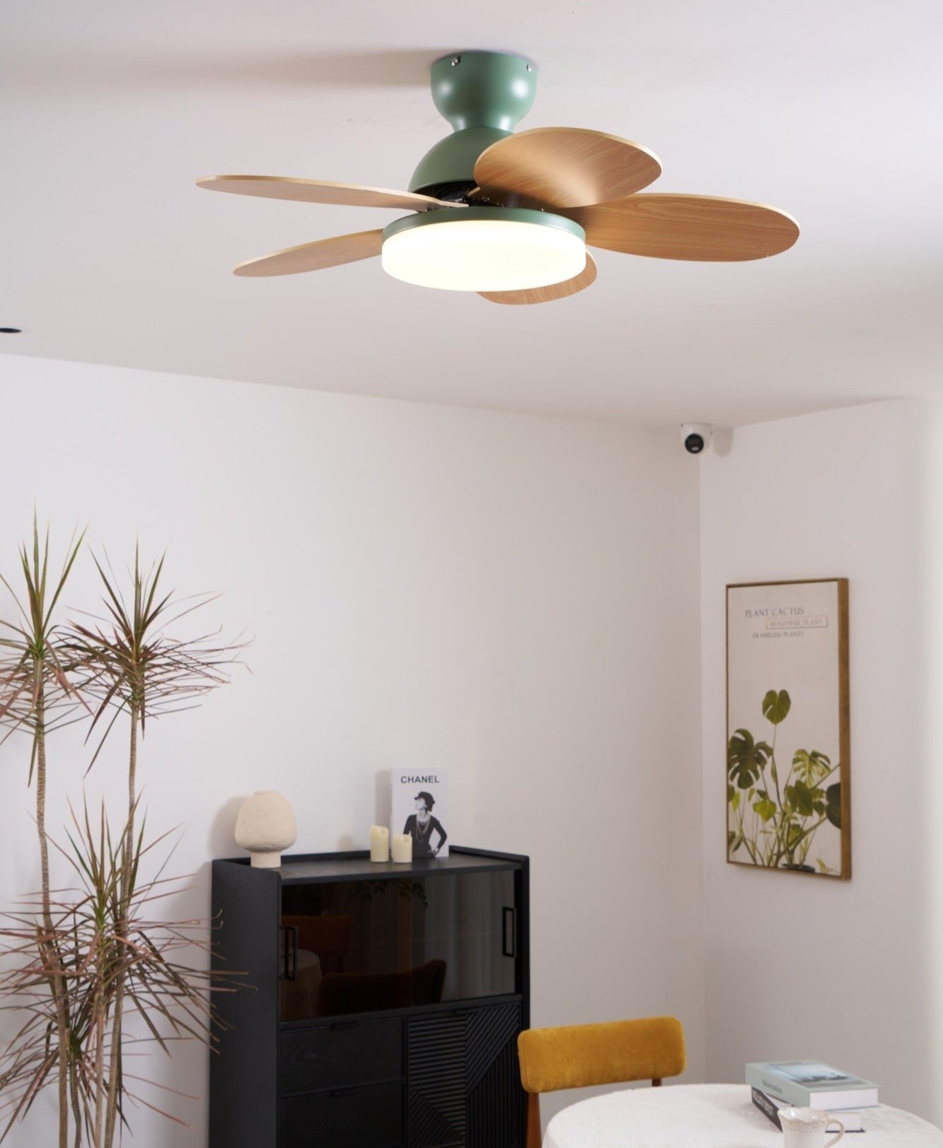 Petalo Wood Blade Ceiling Fan Light