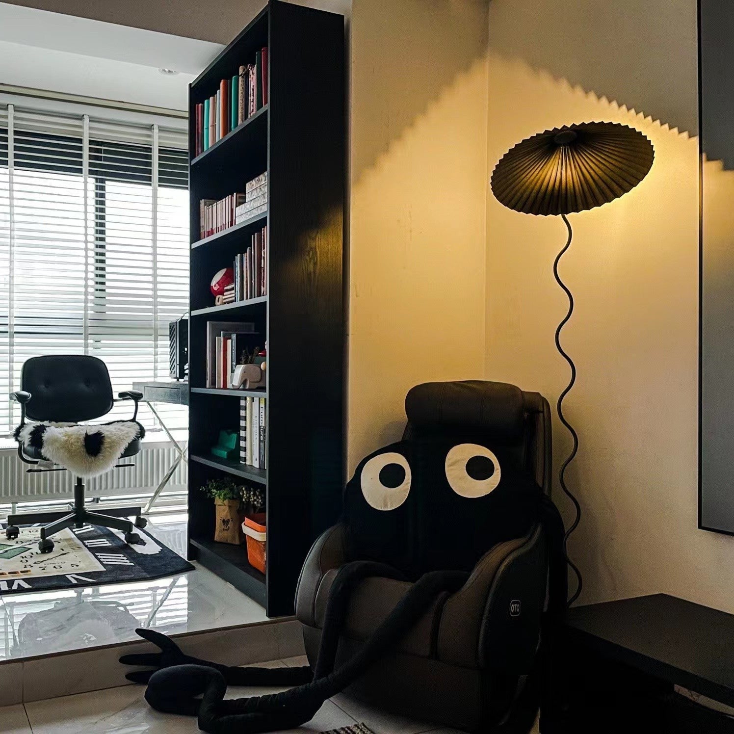 Squiggle Sculptural Floor Lamp